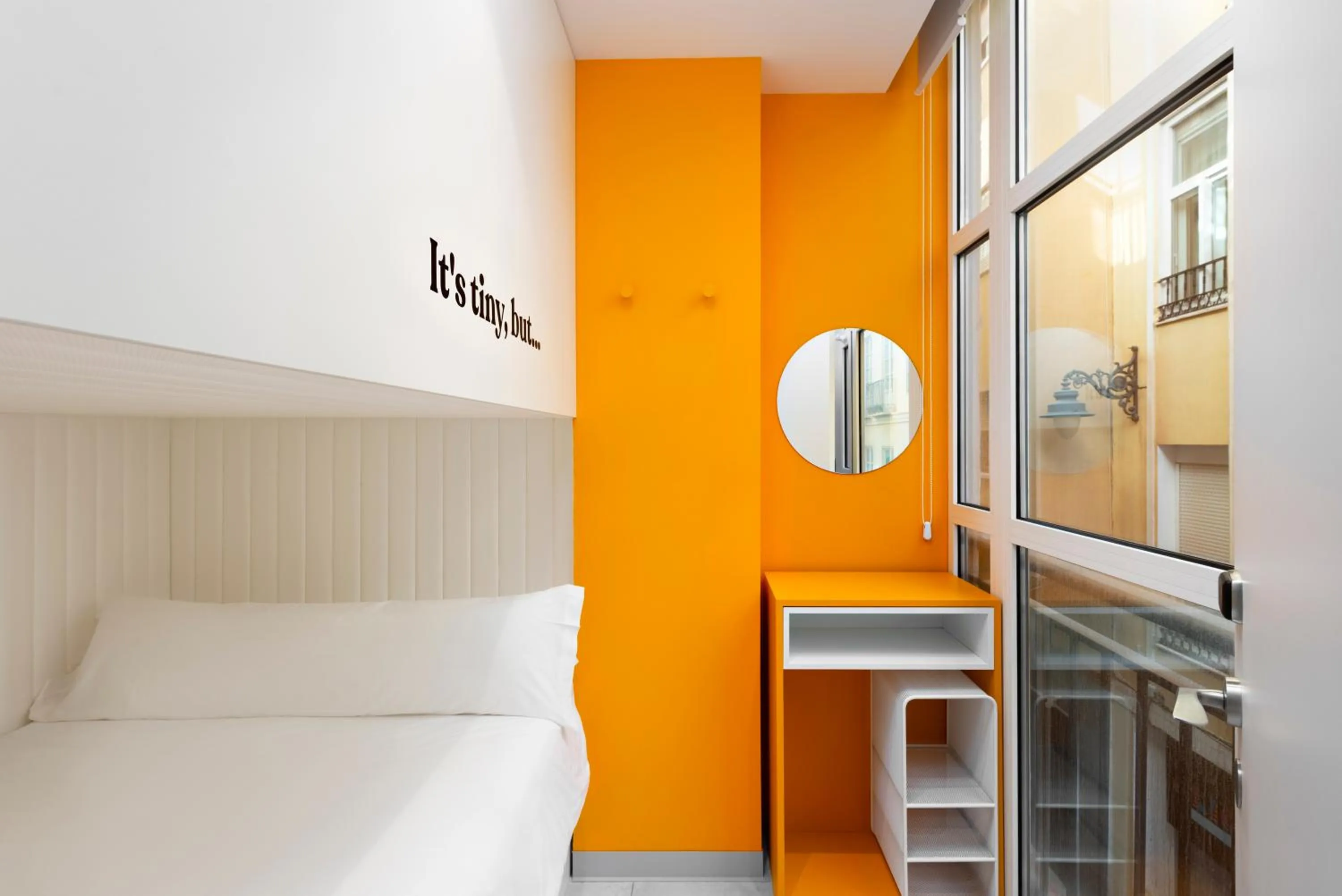 Photo of the whole room, Bed in Coeo Pod Hostel Beatas