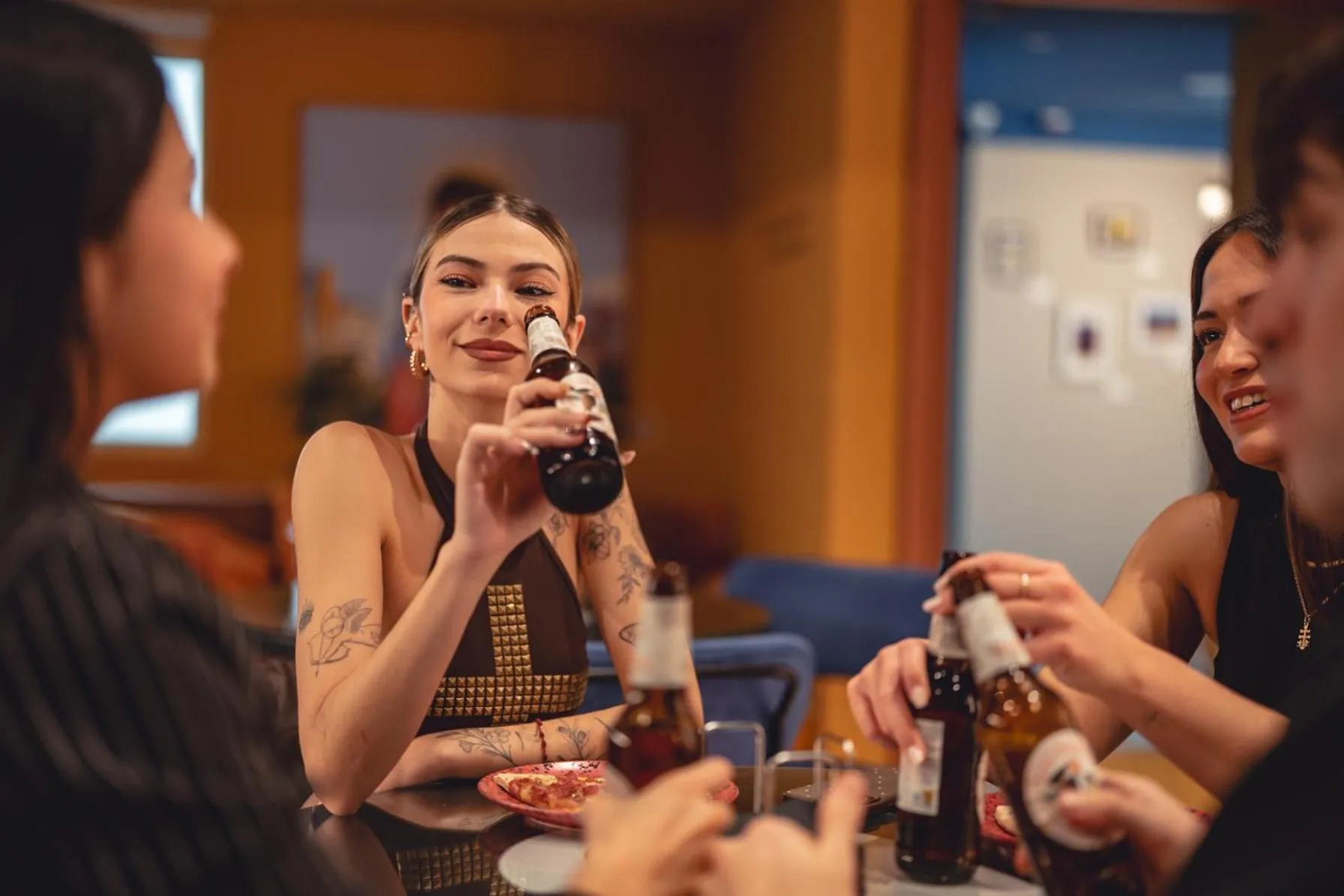 People in Coeo Pod Hostel Beatas