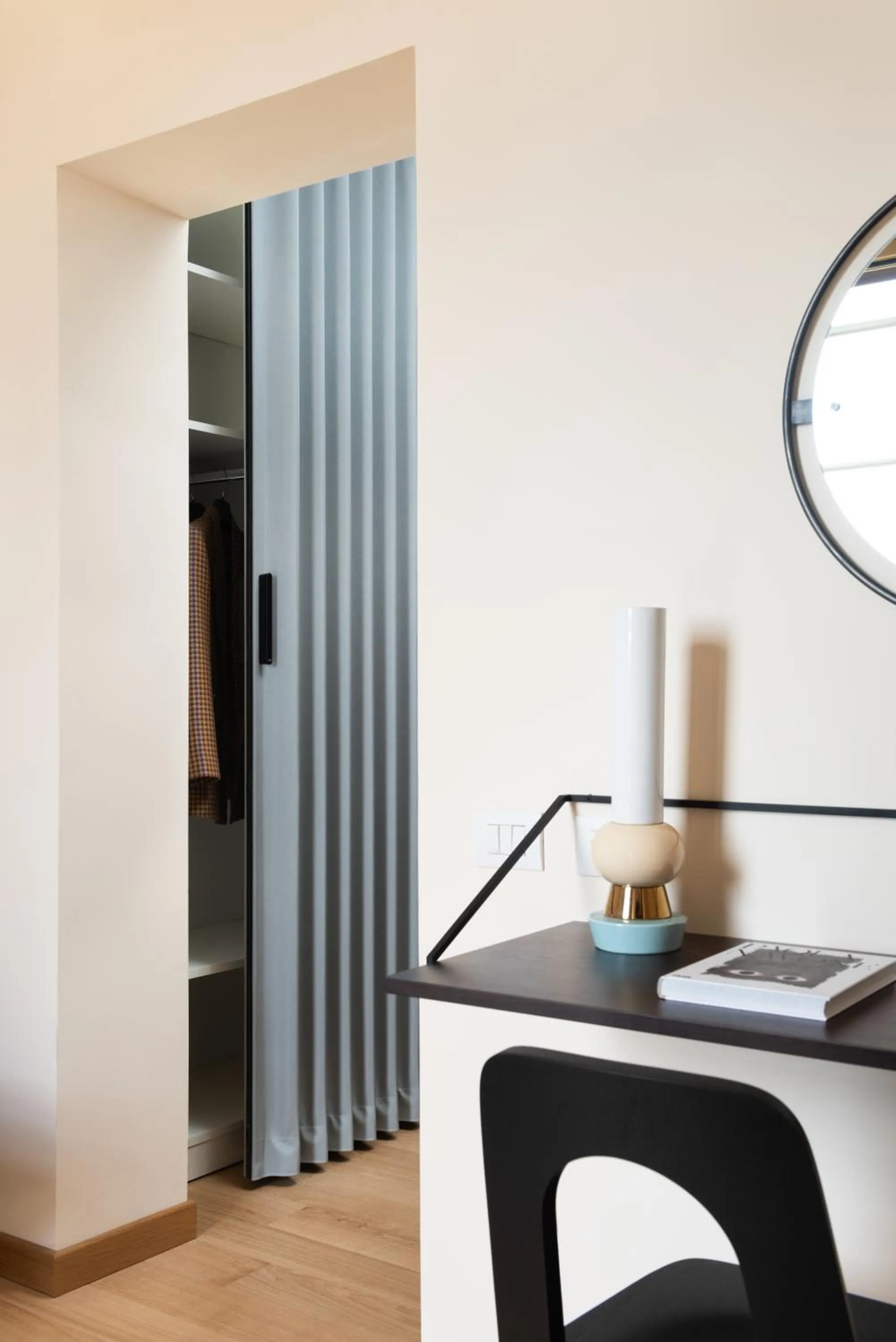 wardrobe in Hotel Colosseum