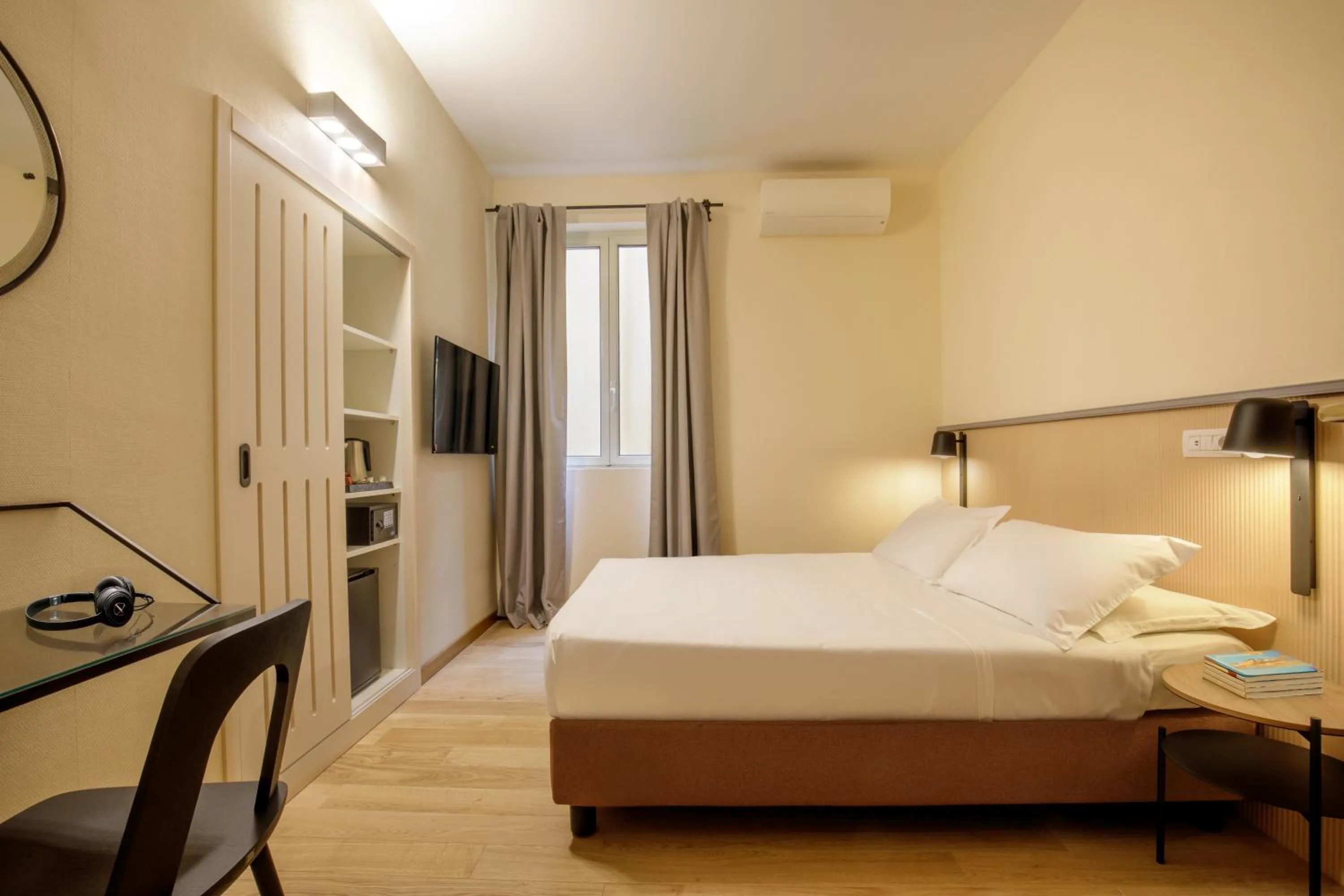 Bed in Hotel Colosseum