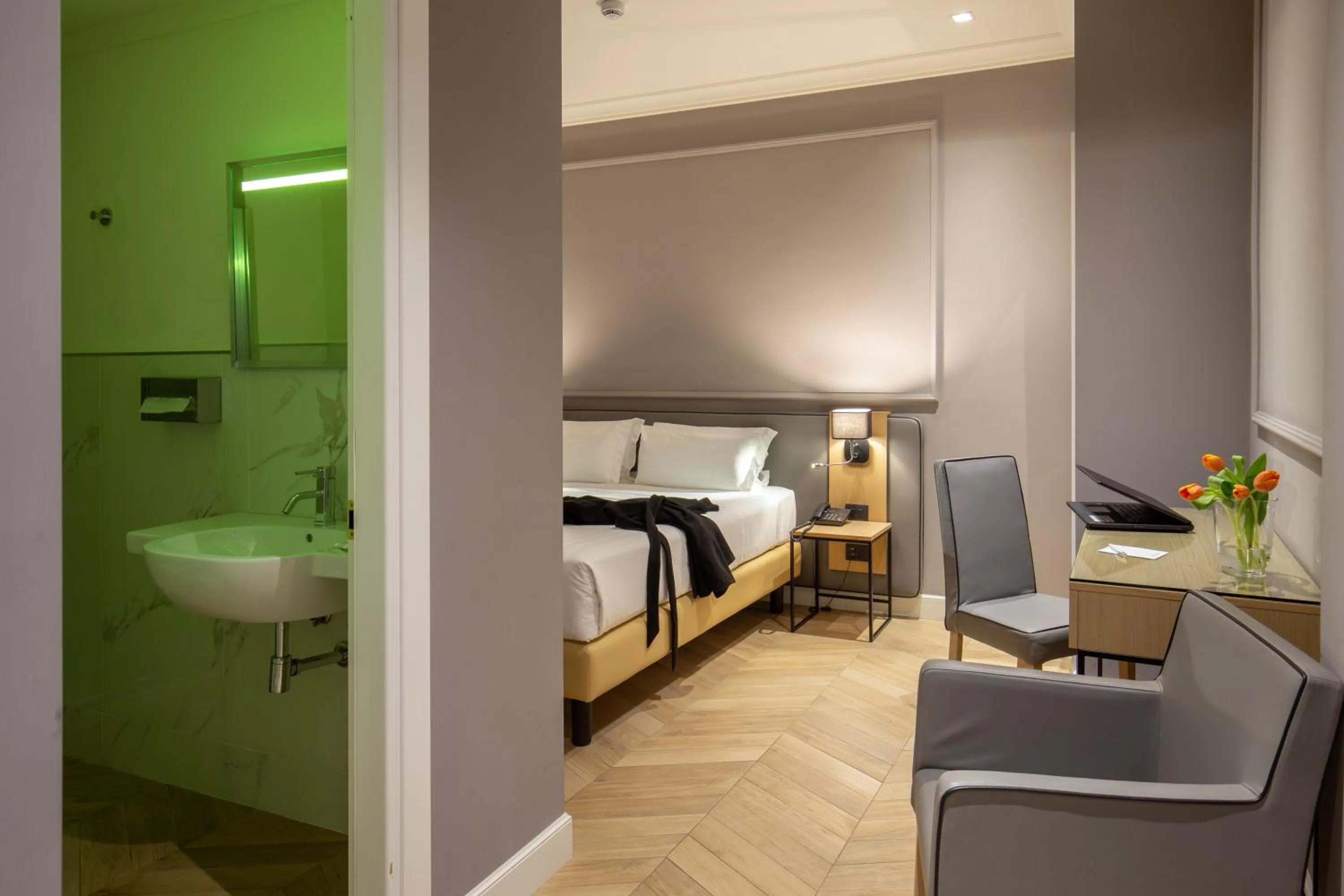 Bathroom, Bed in Best Western Hotel Astrid