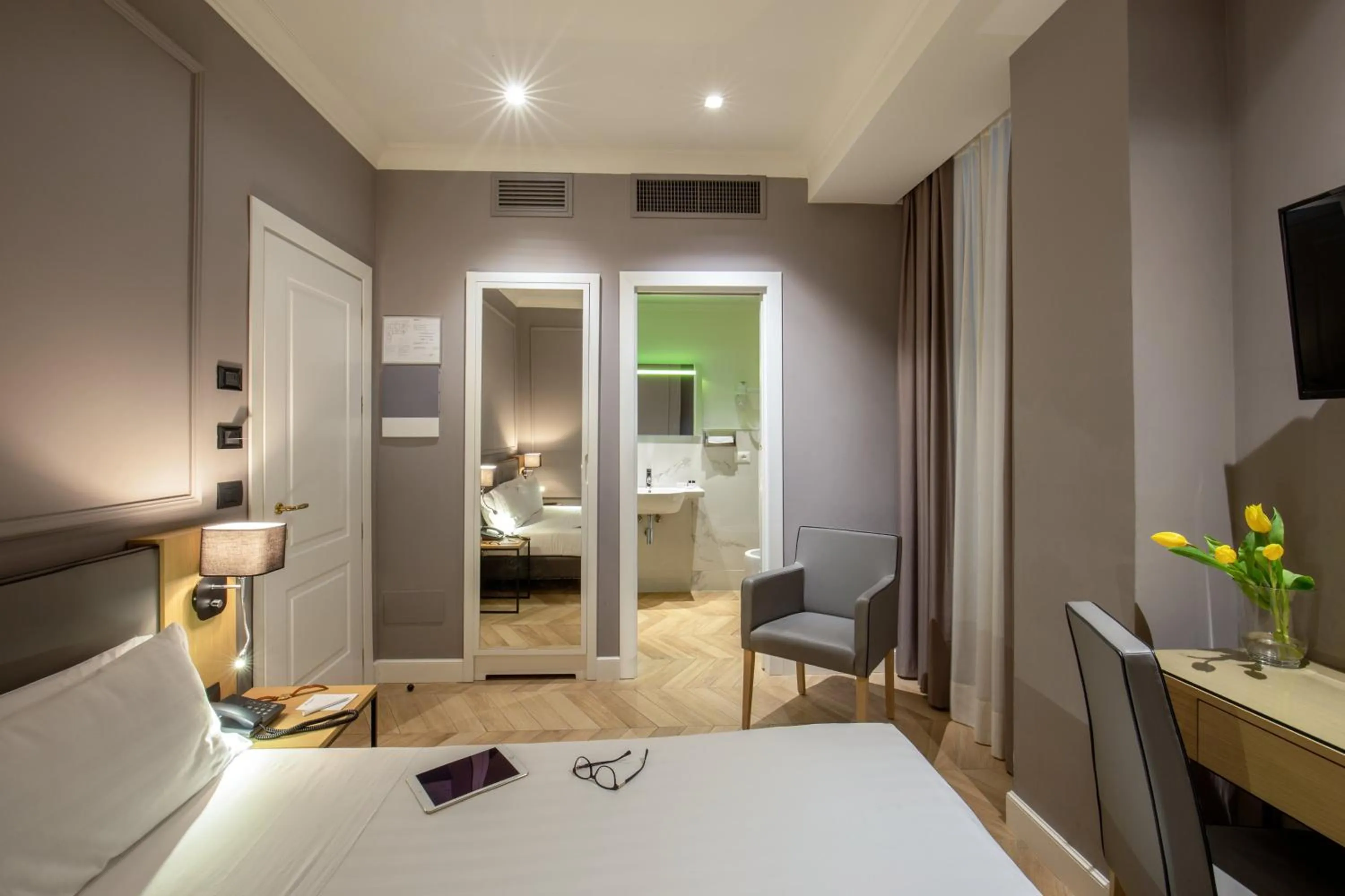 Bathroom, Bed in Best Western Hotel Astrid