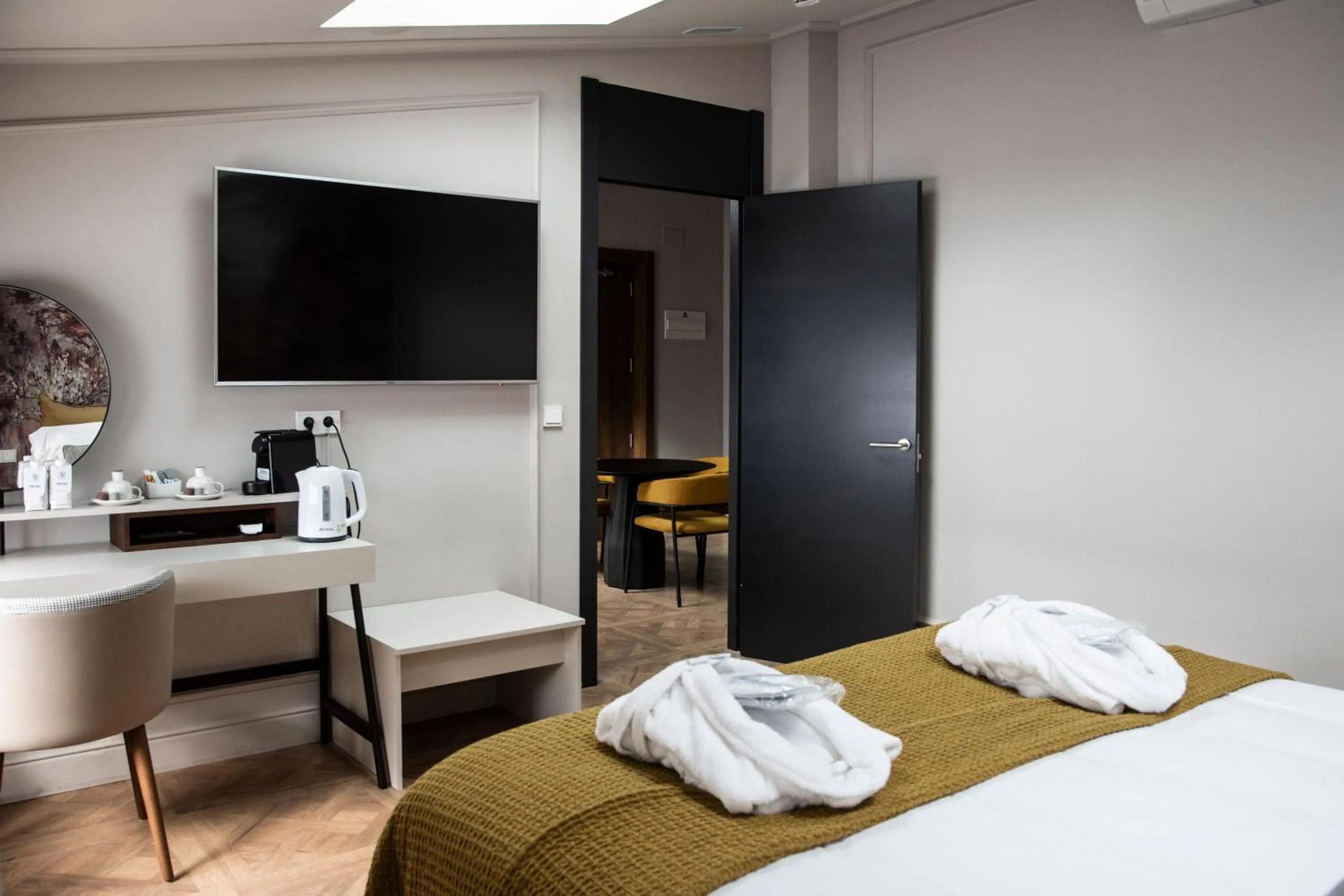 Photo of the whole room, Bed in Soho Boutique Palacio de Pombo