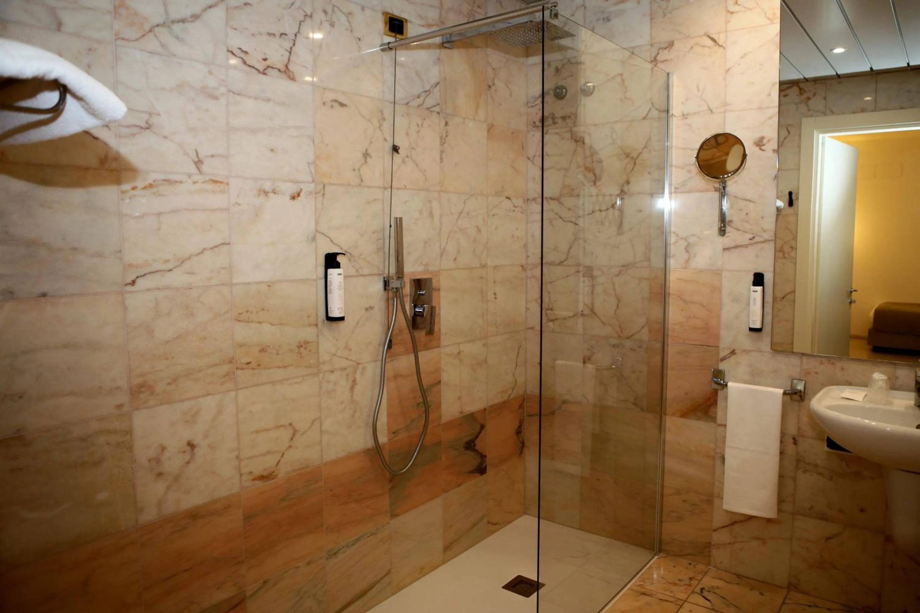 Bathroom in Mediterraneo Palace Hotel