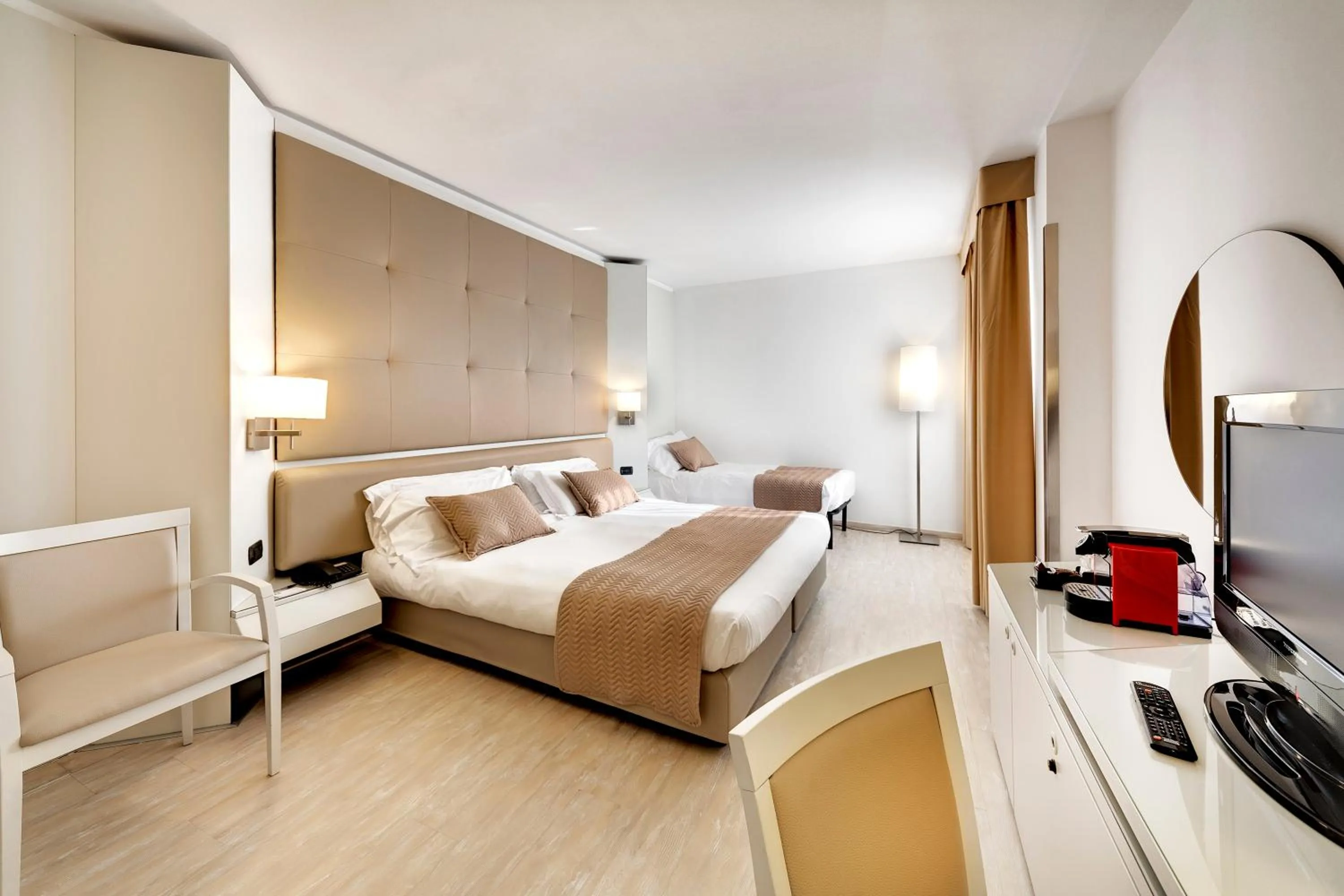 Bedroom, Bed in Mediterraneo Palace Hotel