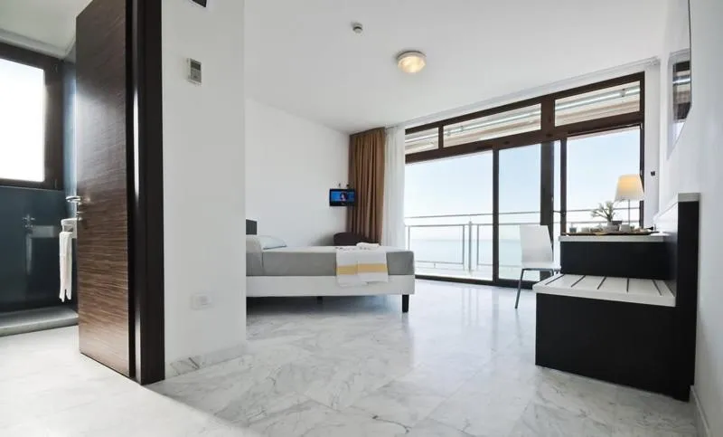 Sea view, Bed in Hotel Rondine