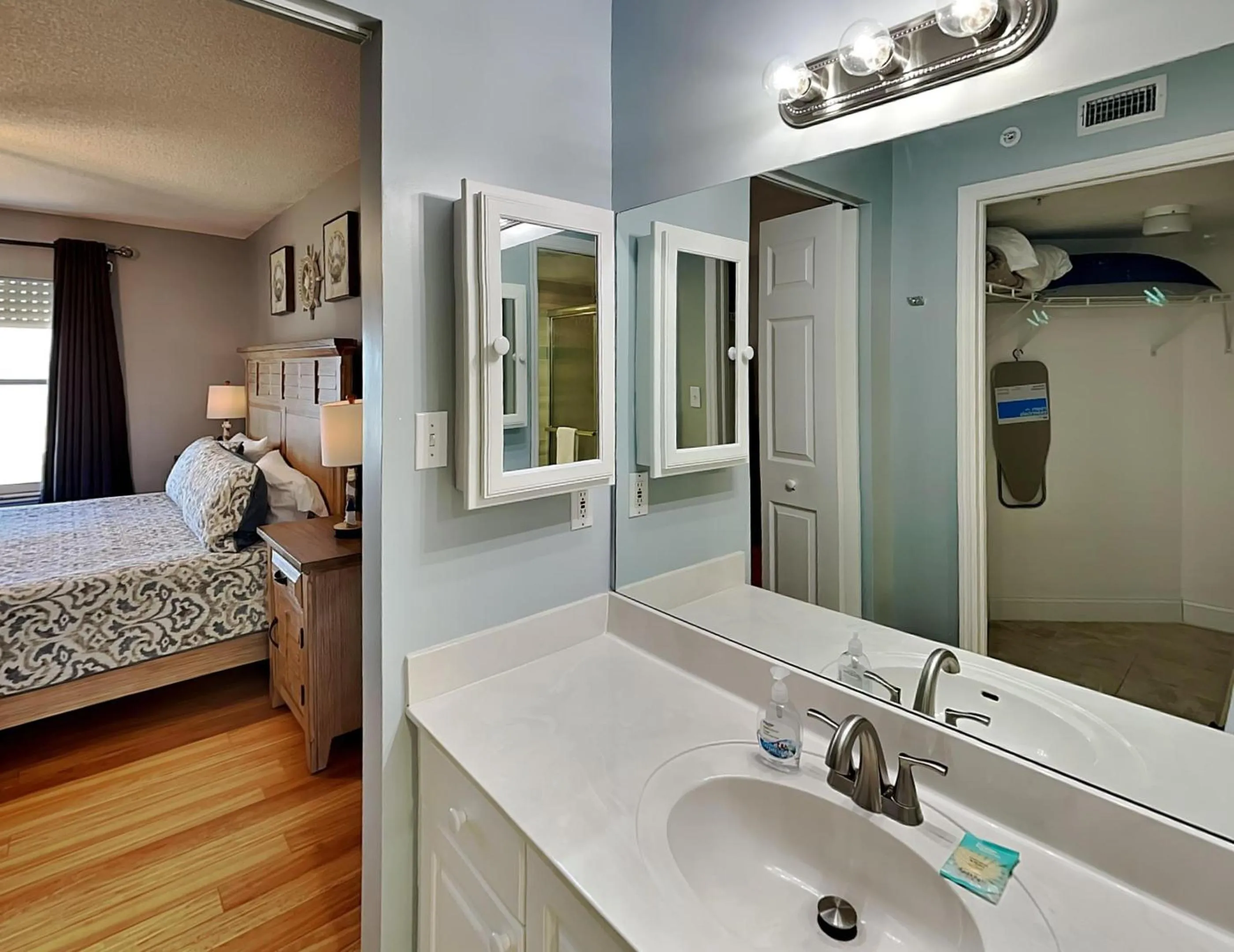 Property building in Sea Winds 602