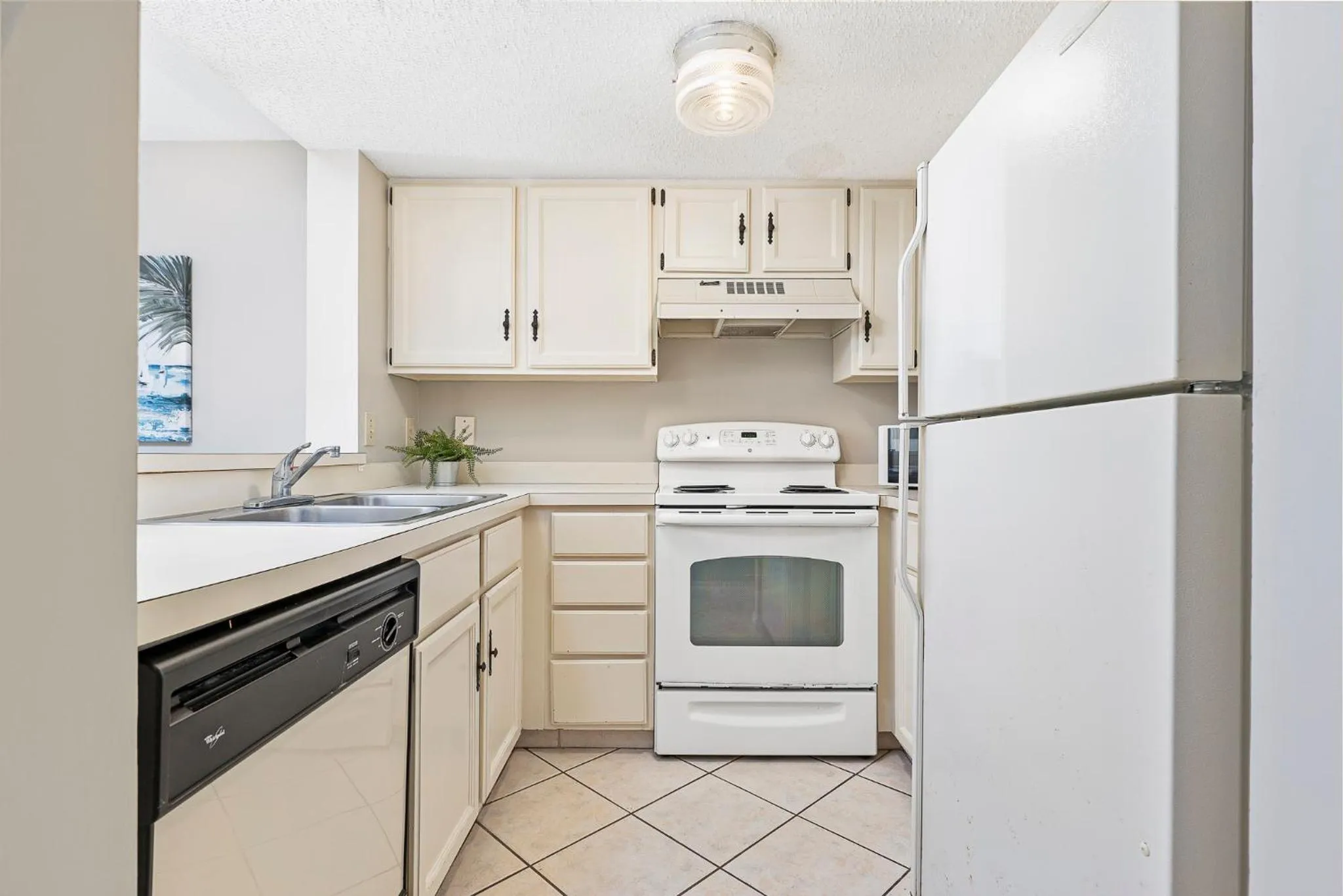 Kitchen or kitchenette in Ocean Racquet 5116