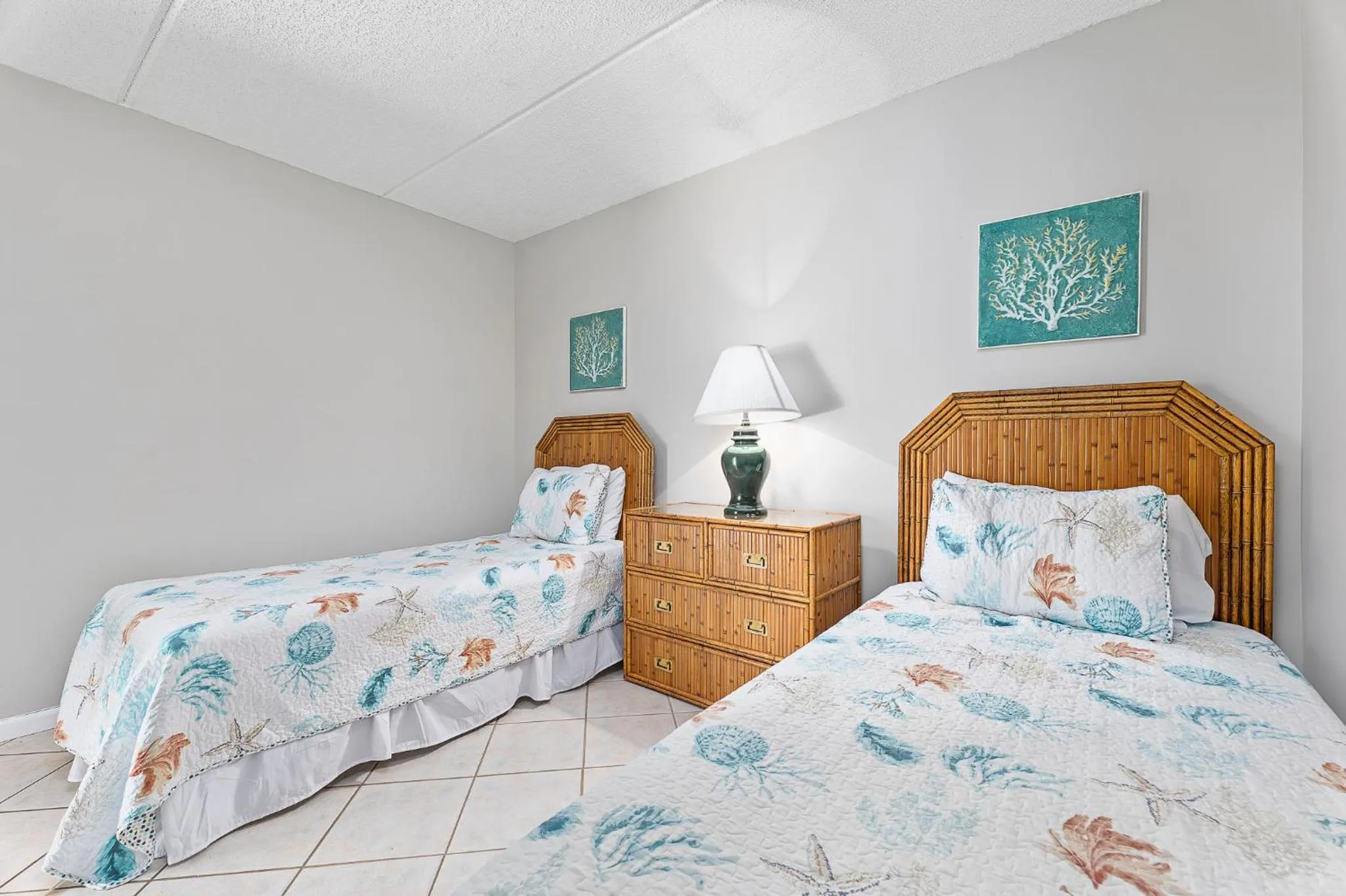 Bedroom, Bed in Ocean Racquet 5116