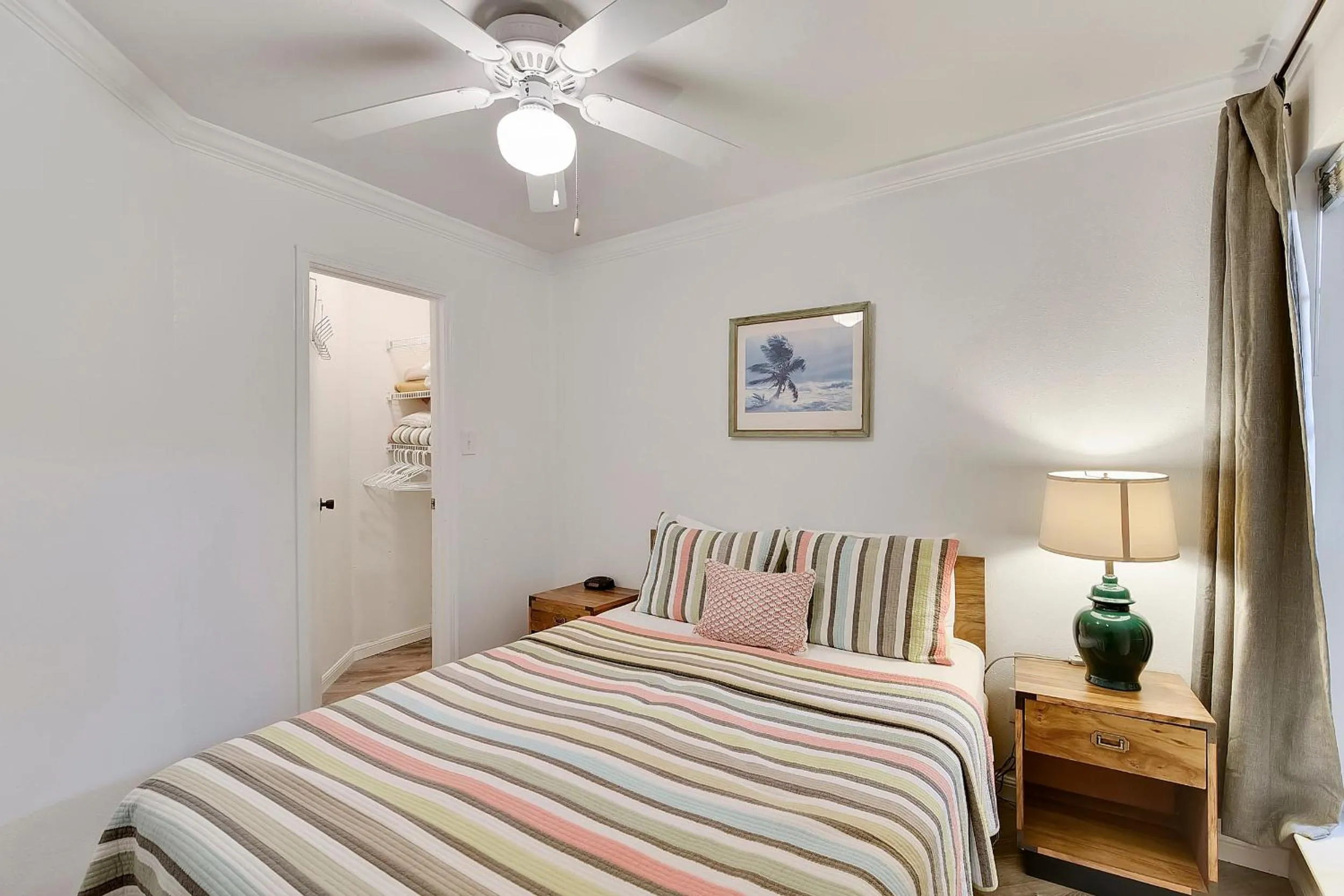 Bed in Victorian 3306-Beach View