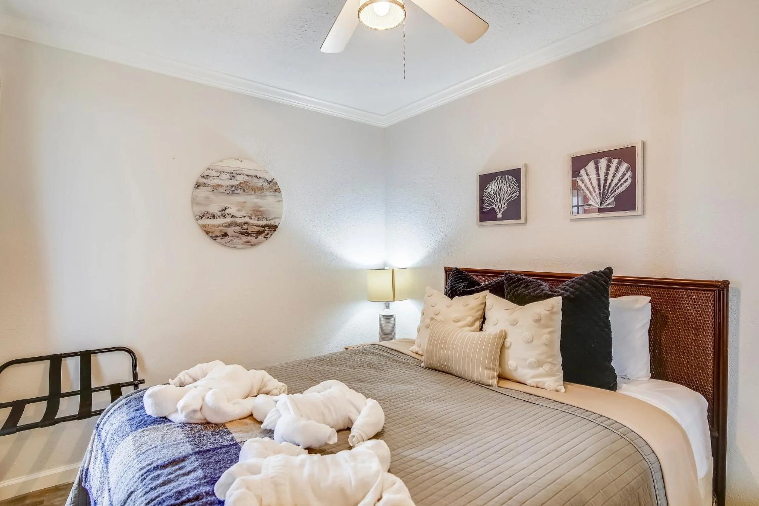 Property building, Bed in Victorian 7105-Sand Dollar