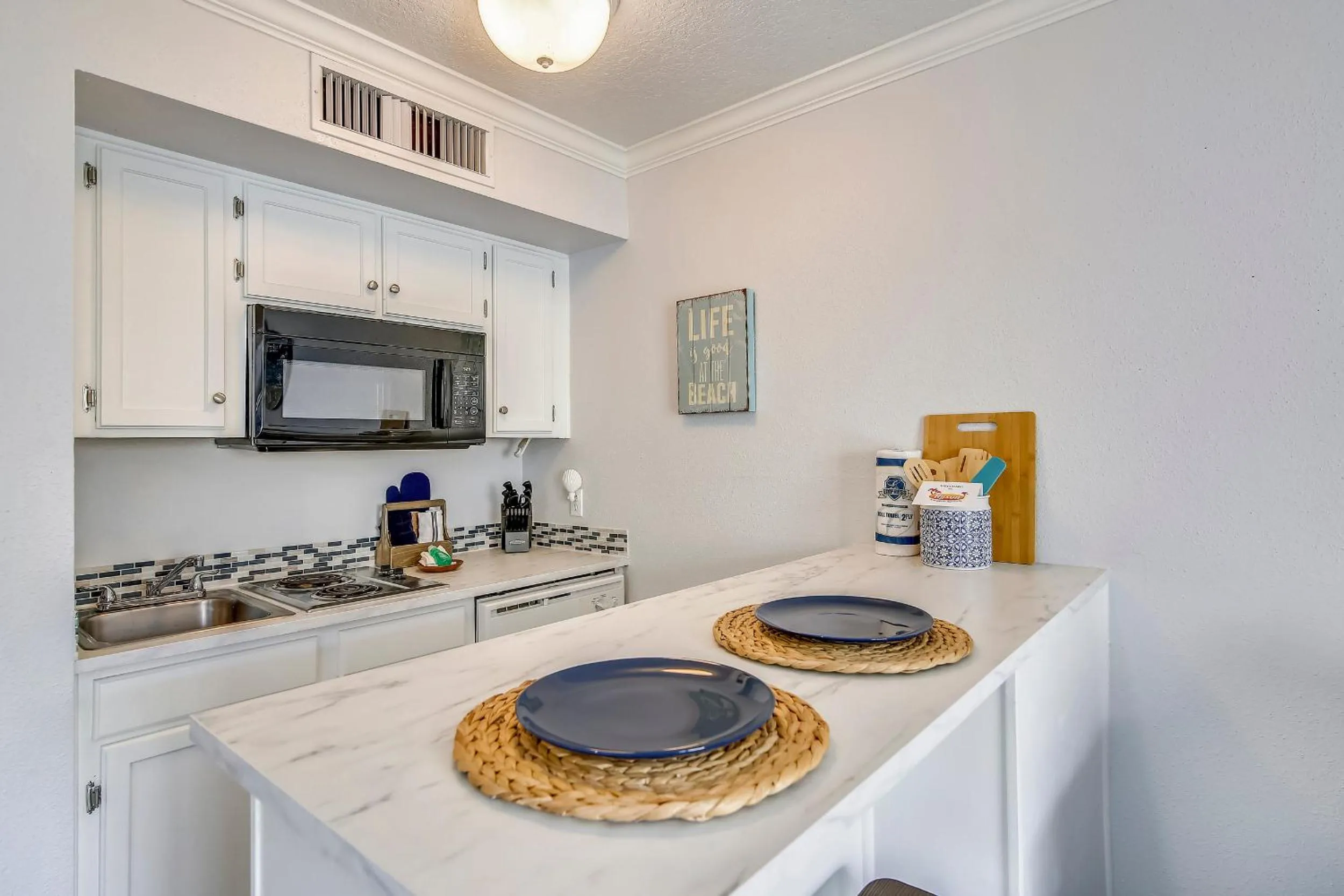 Kitchen or kitchenette in Victorian 7105-Sand Dollar