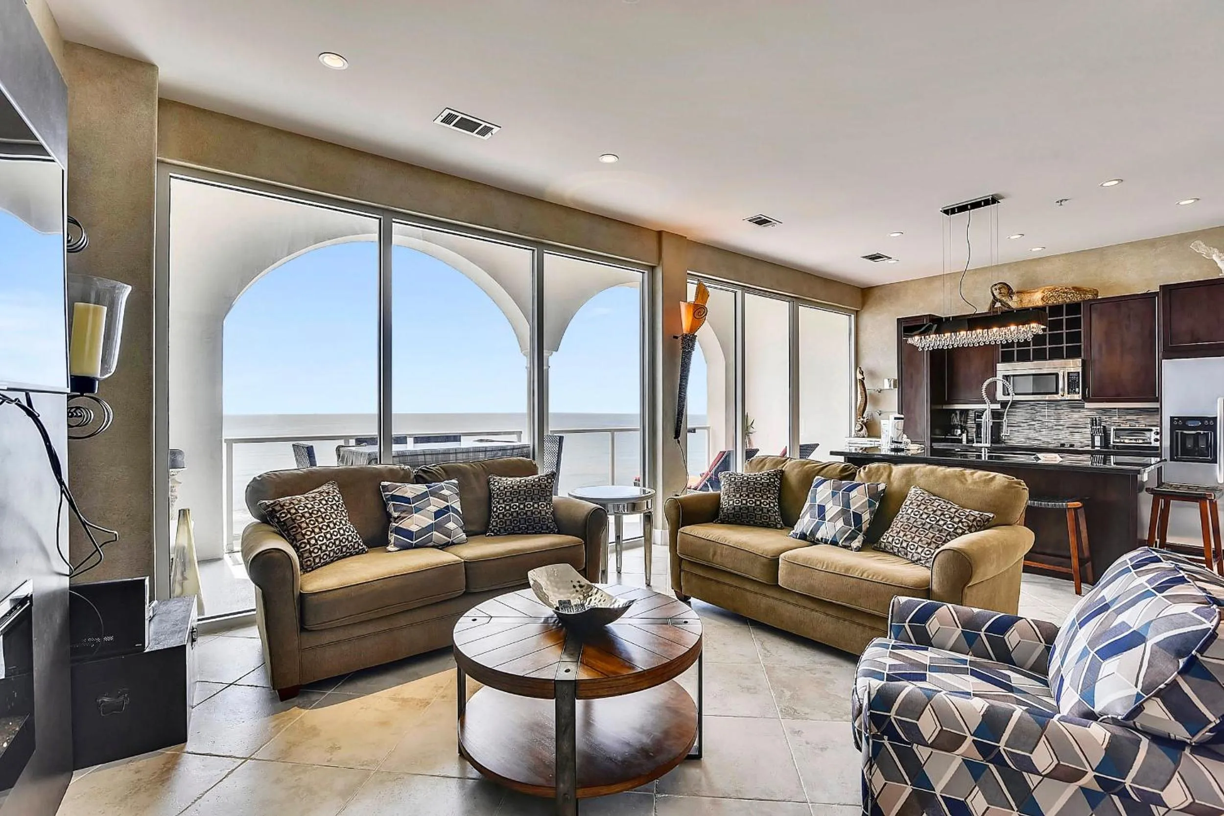 Living room in Diamond Beach 708-Kohinoor