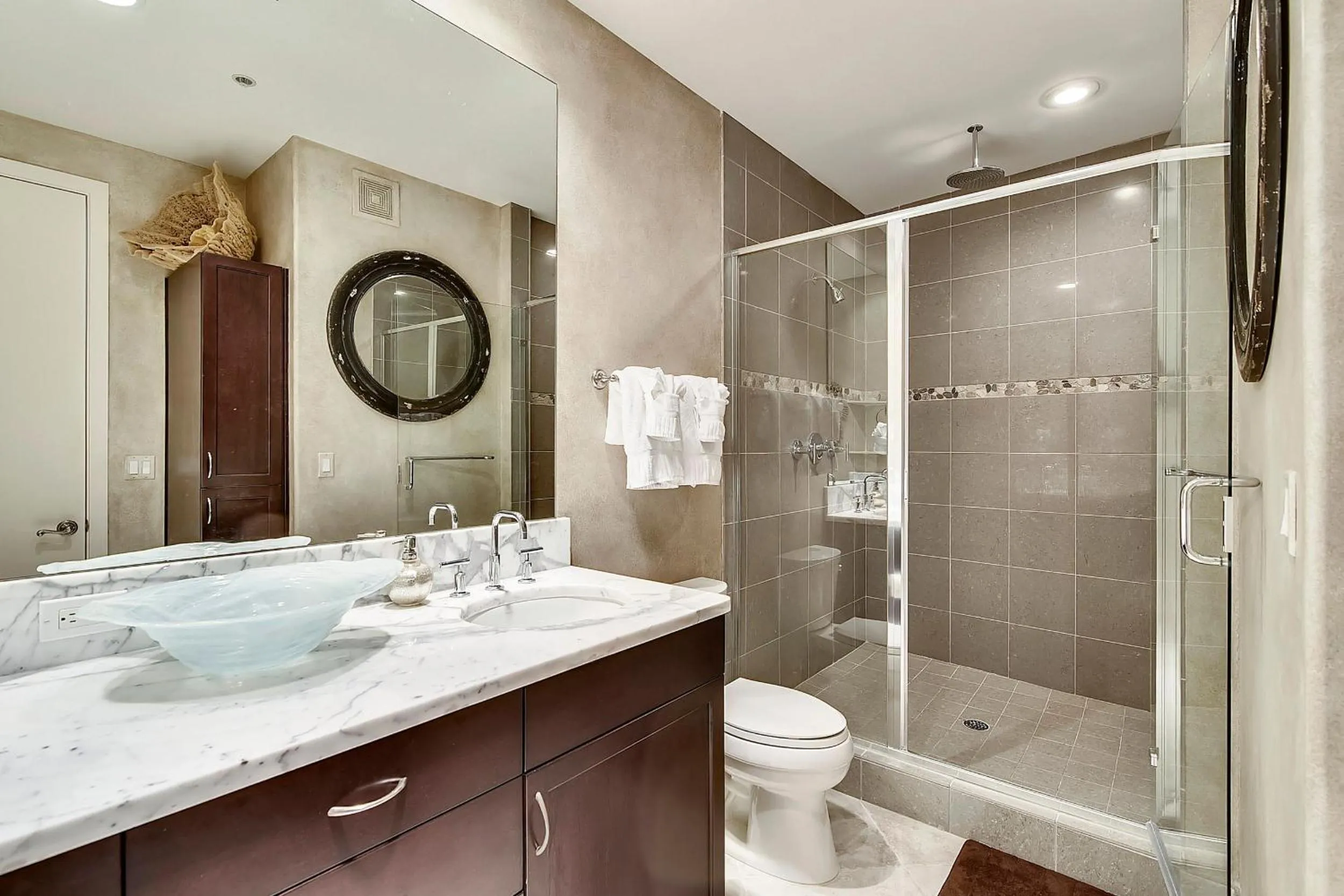 Bathroom in Diamond Beach 708-Kohinoor