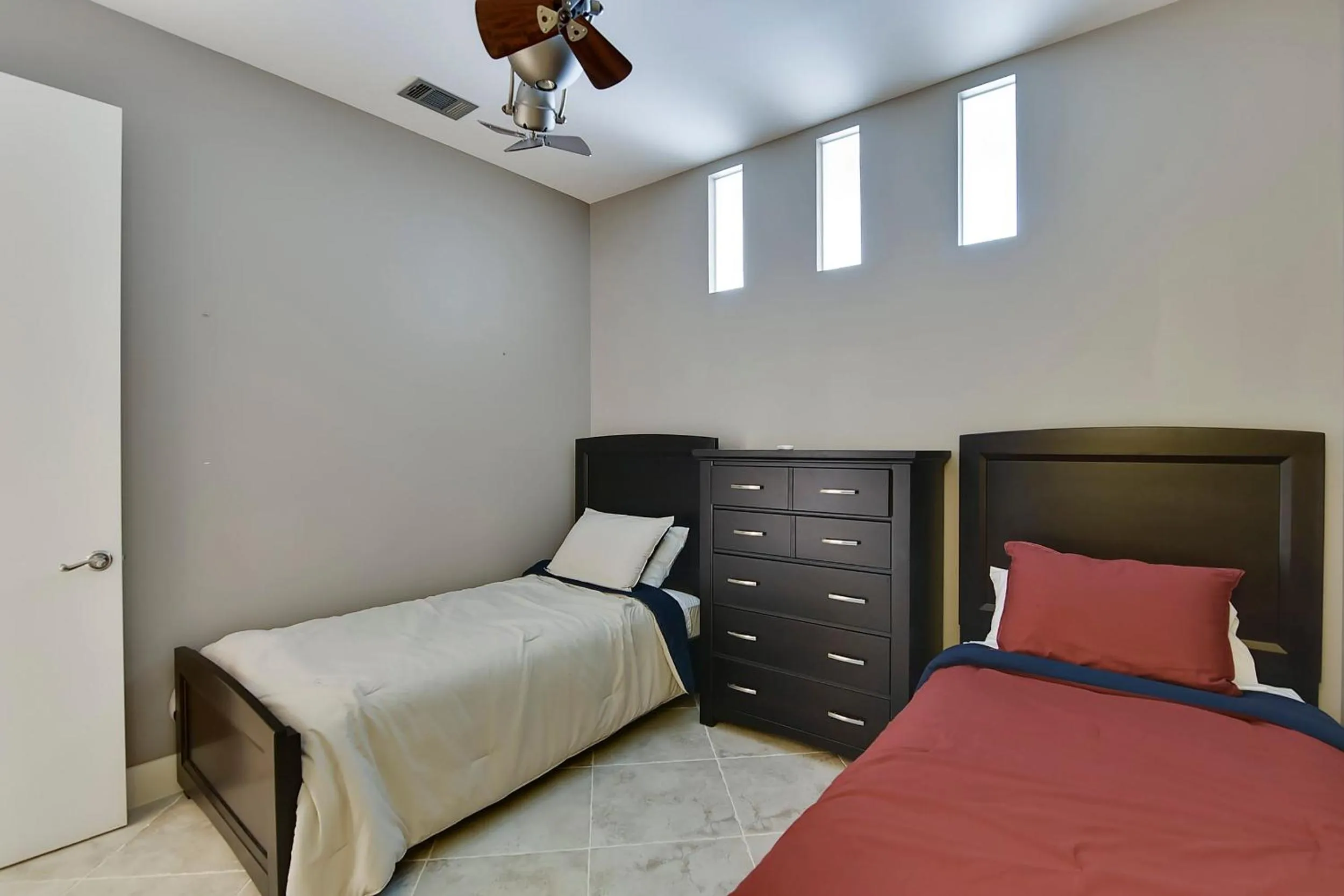 Bedroom, Bed in Diamond Beach 708-Kohinoor