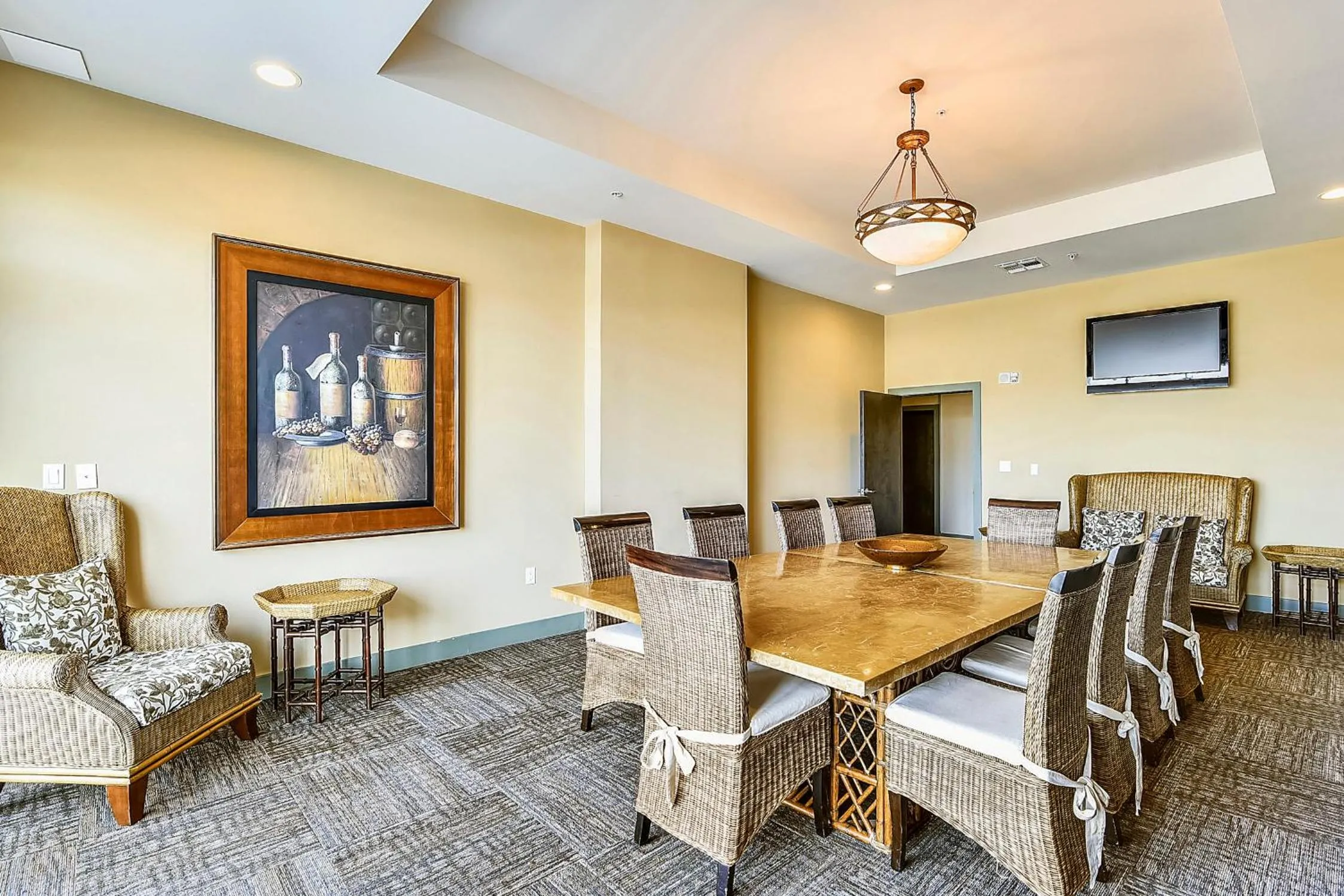 Living room in Emerald 707