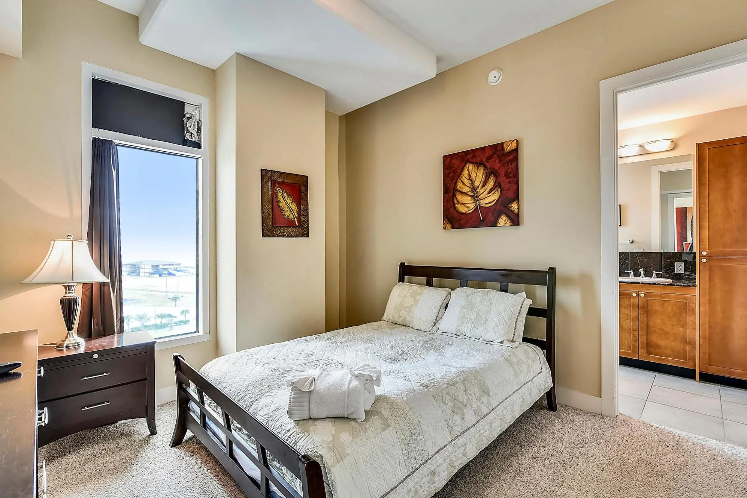 Bedroom, Bed in Emerald 707