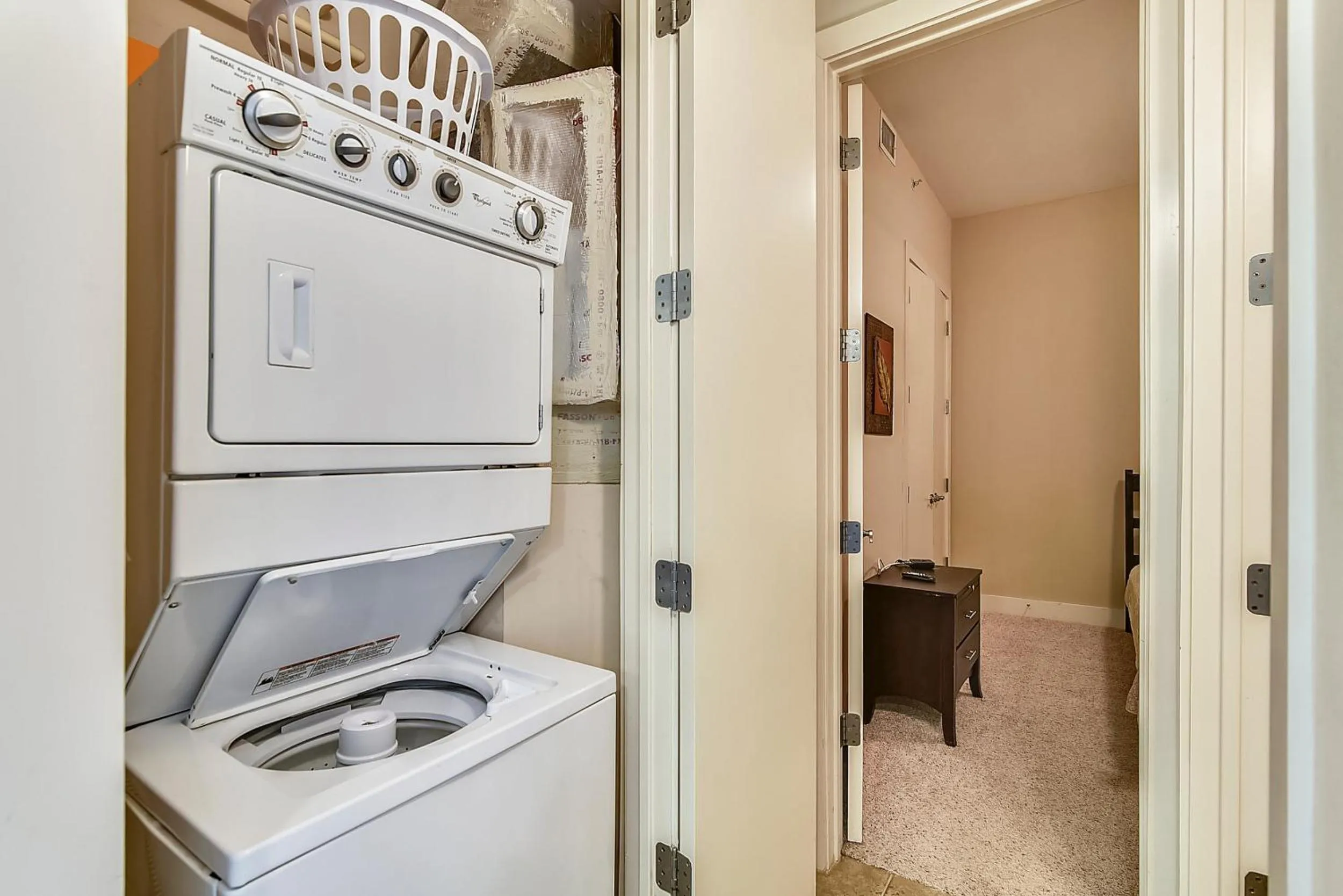 Kitchen or kitchenette in Emerald 707