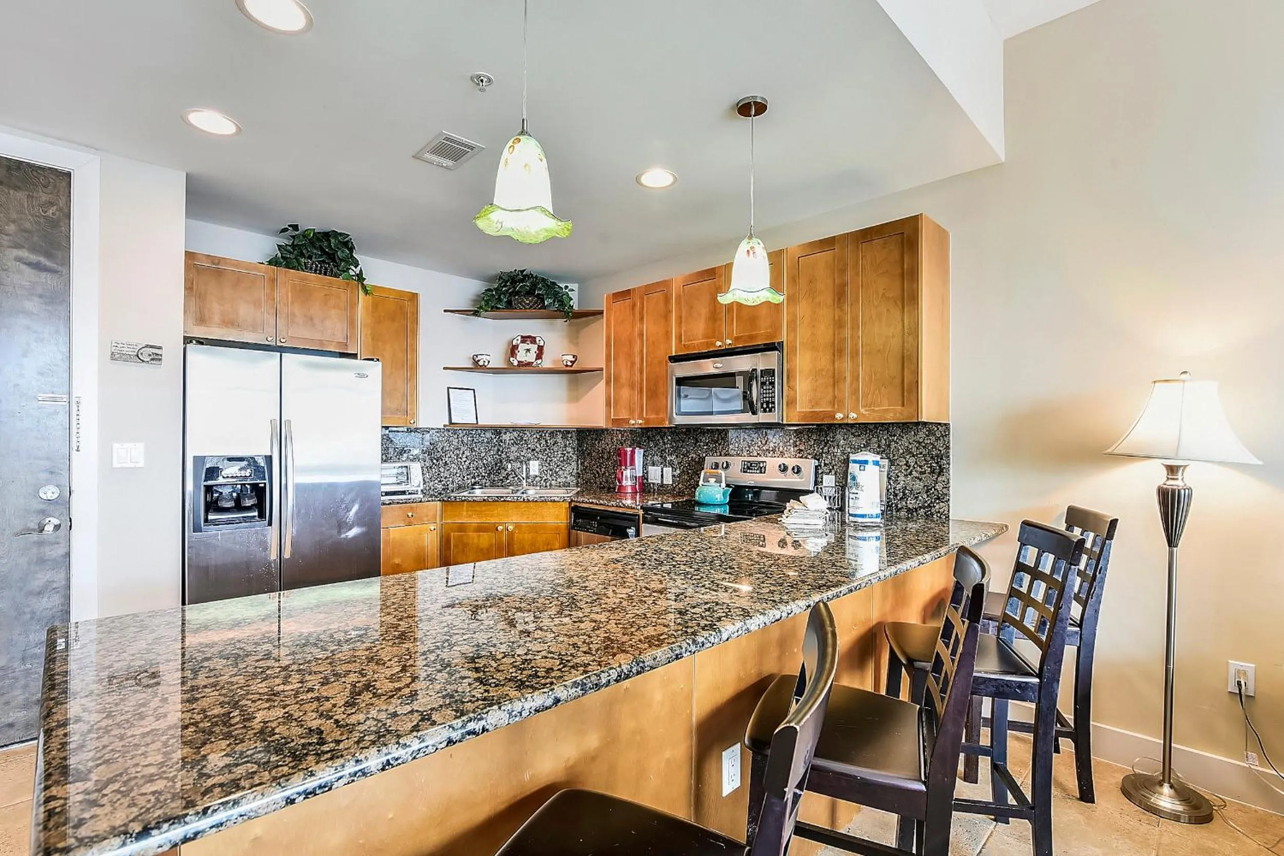 Kitchen or kitchenette in Emerald 707