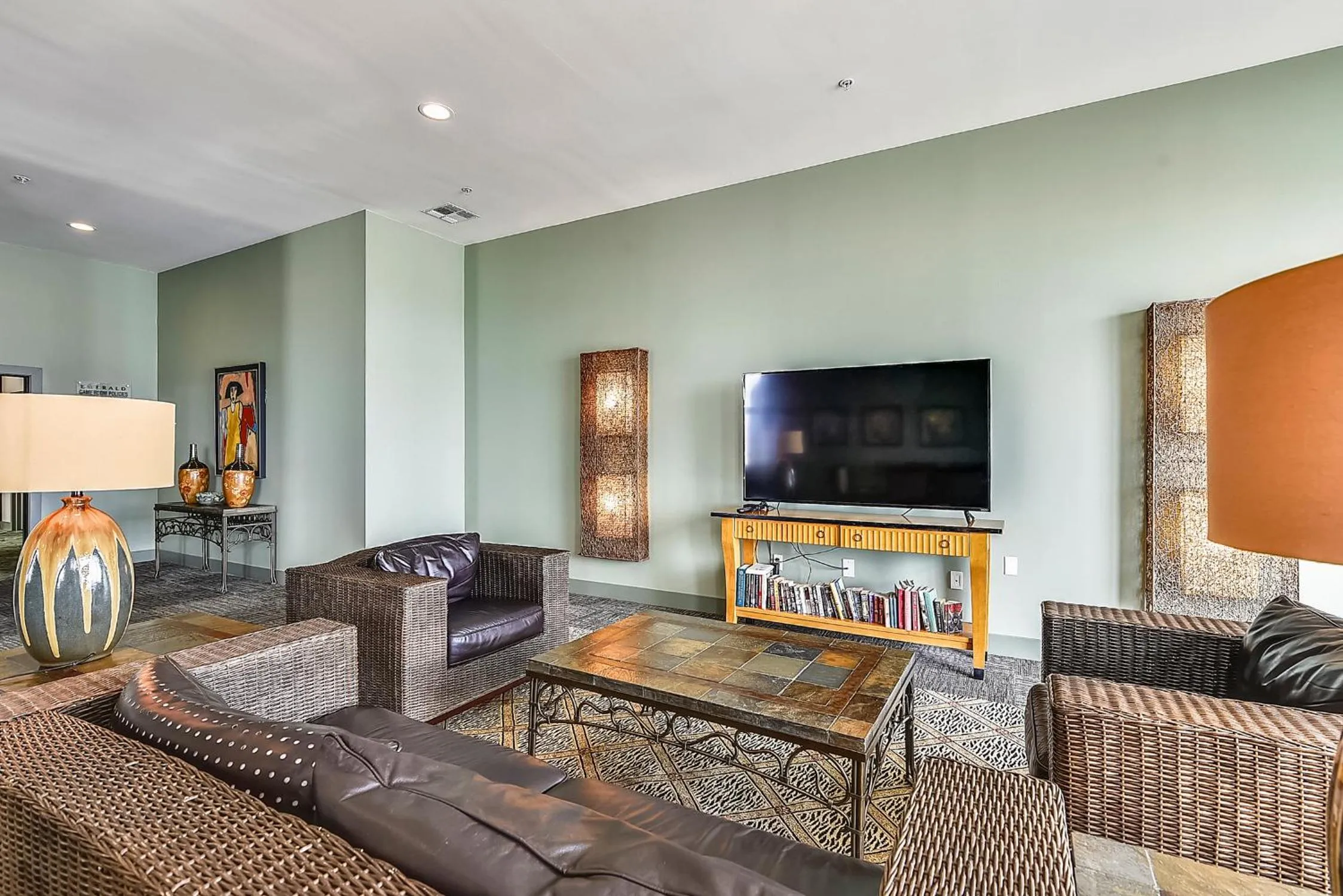 Living room in Emerald 707