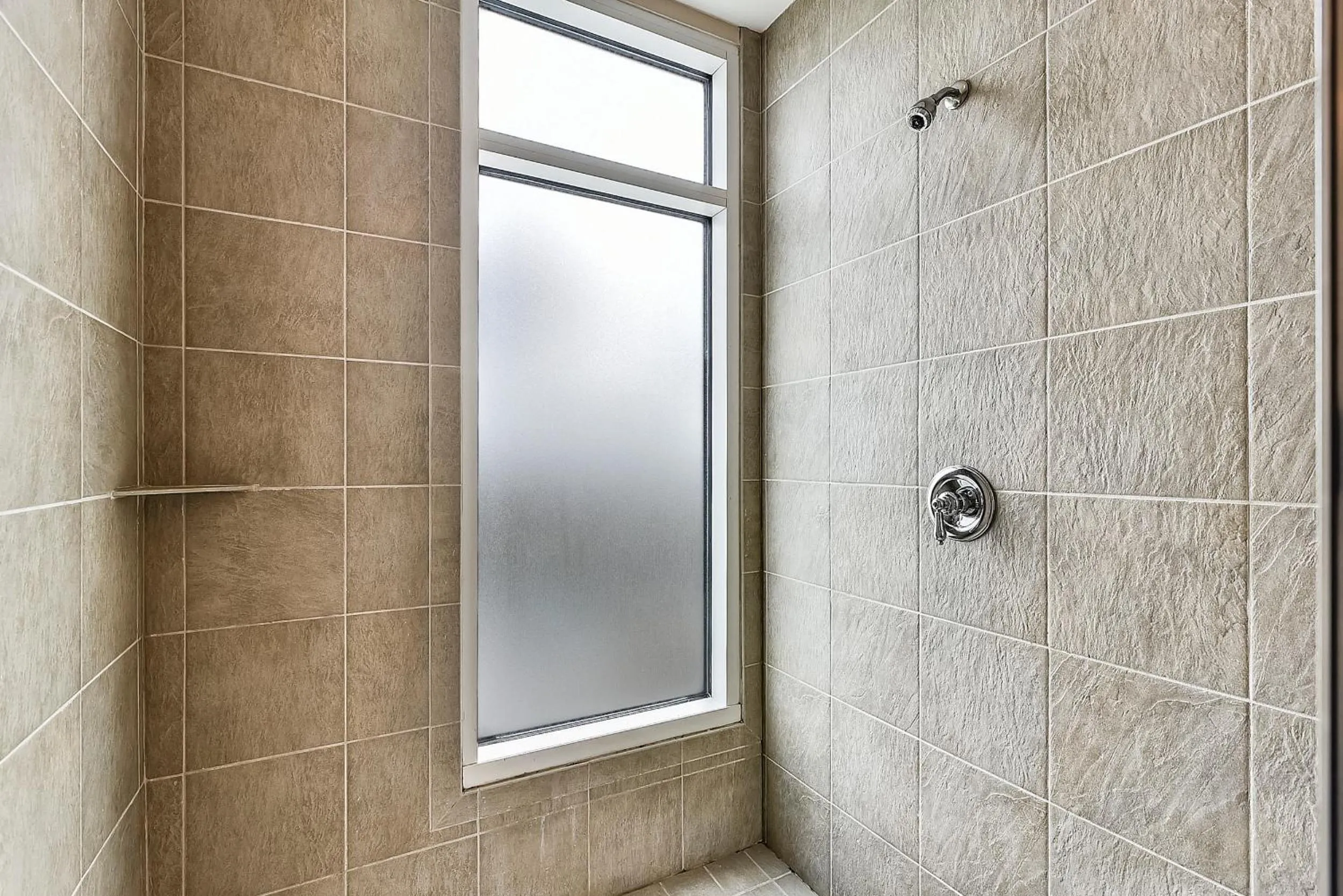 Bathroom in Emerald 707