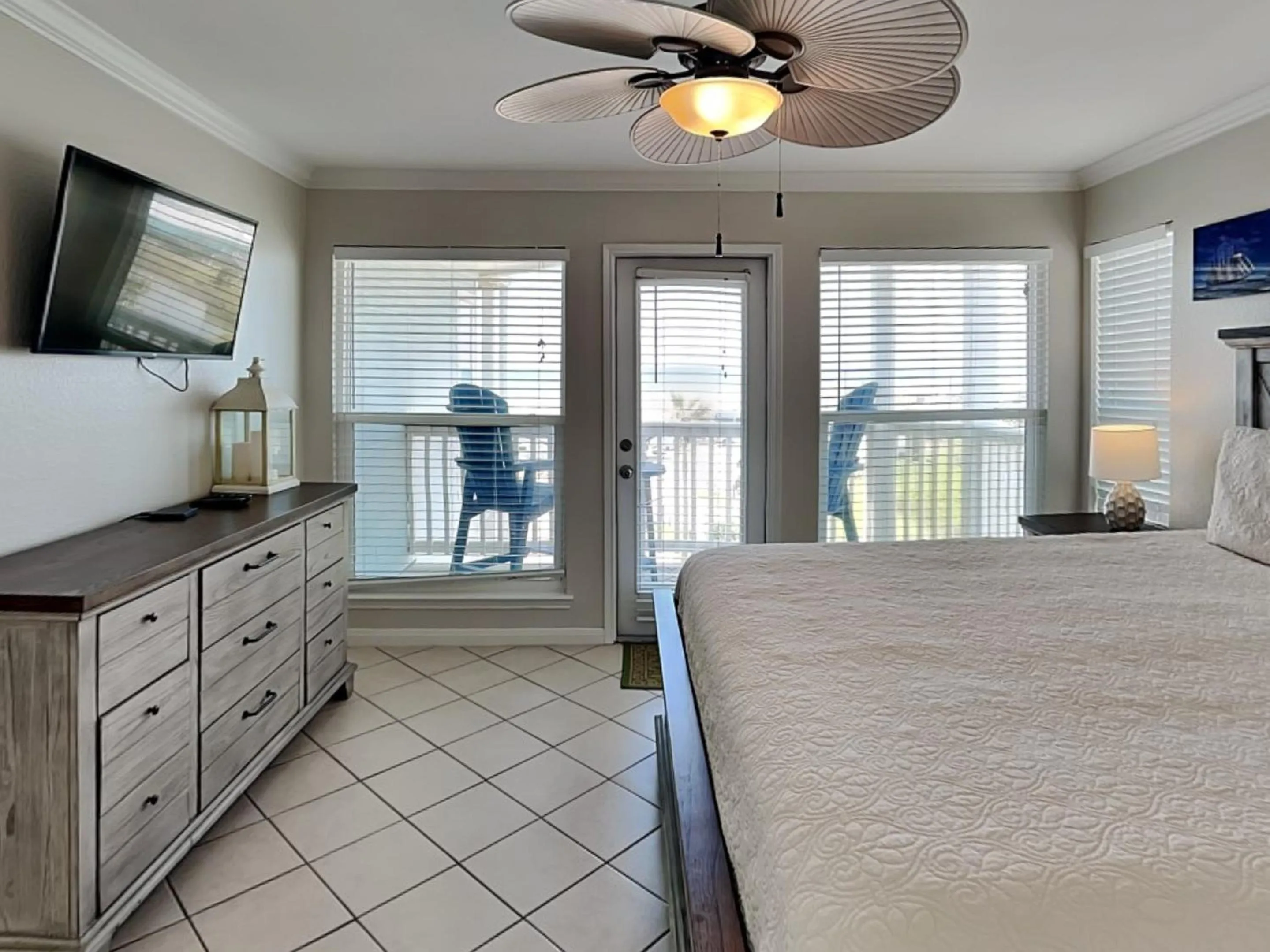 Bed in Seascape 1301-Beachcomber