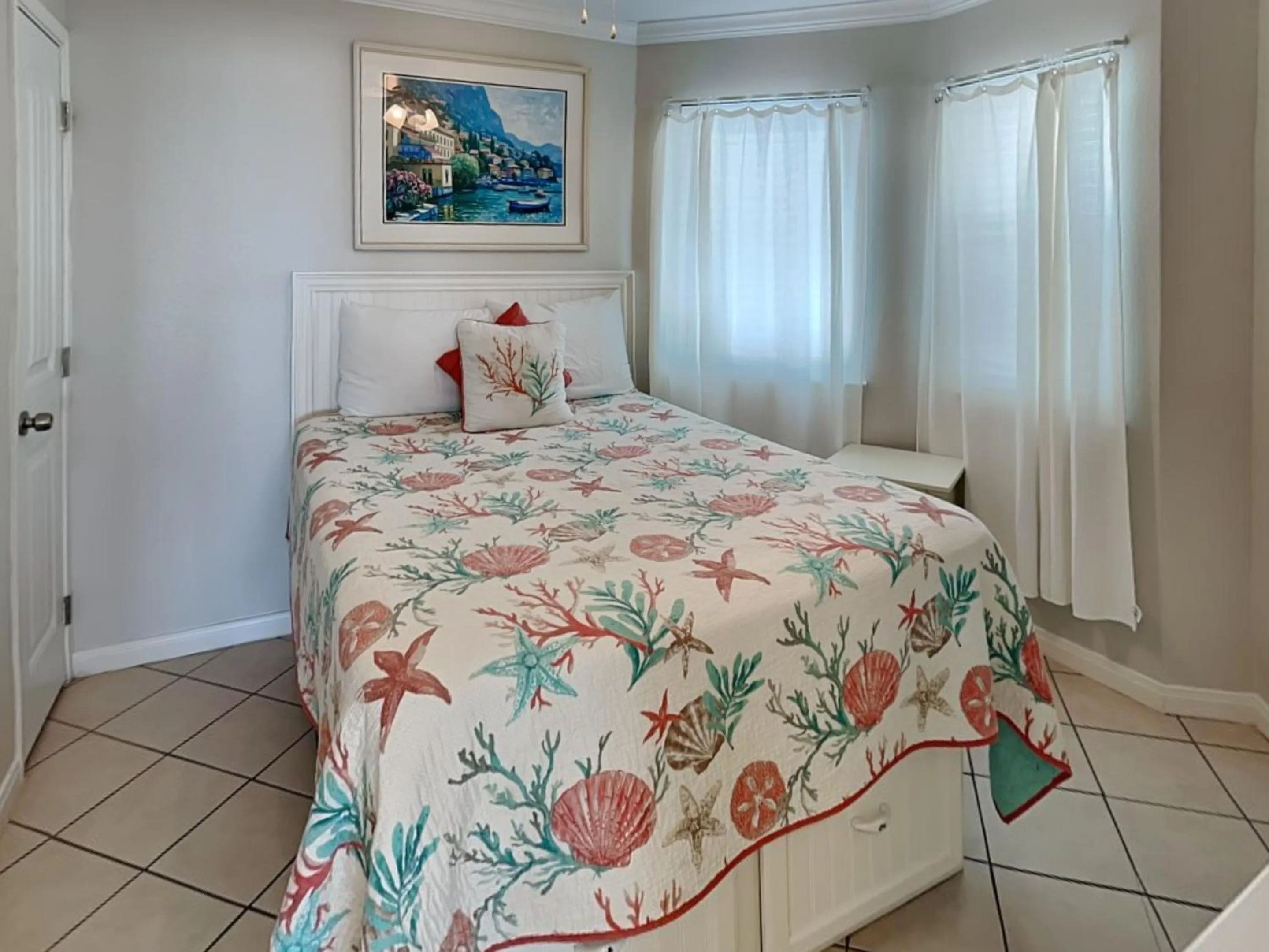 Bed in Seascape 1301-Beachcomber