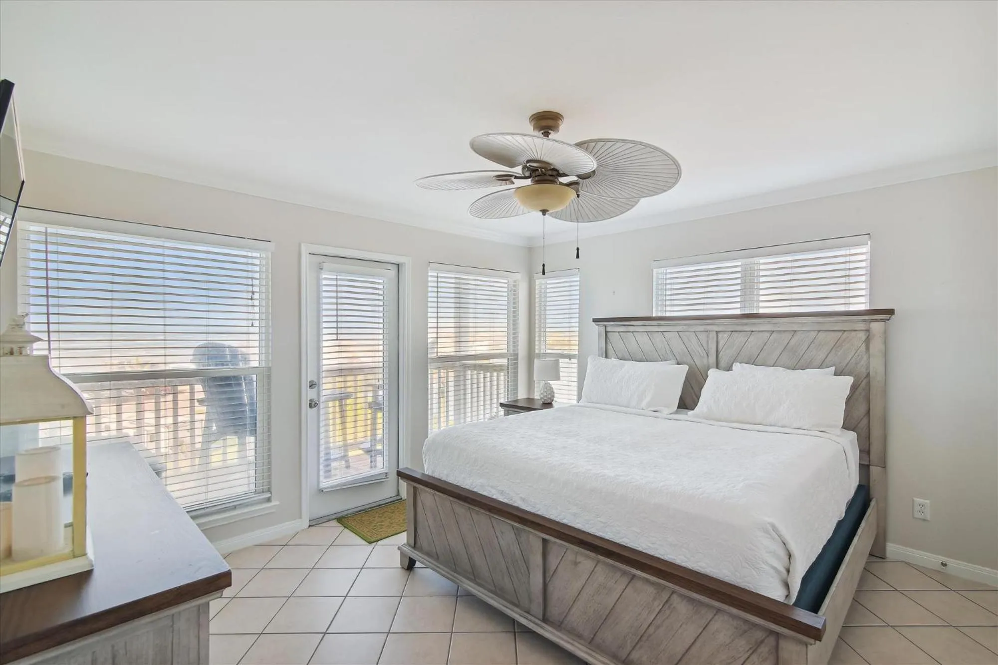 Bedroom, Bed in Seascape 1301-Beachcomber