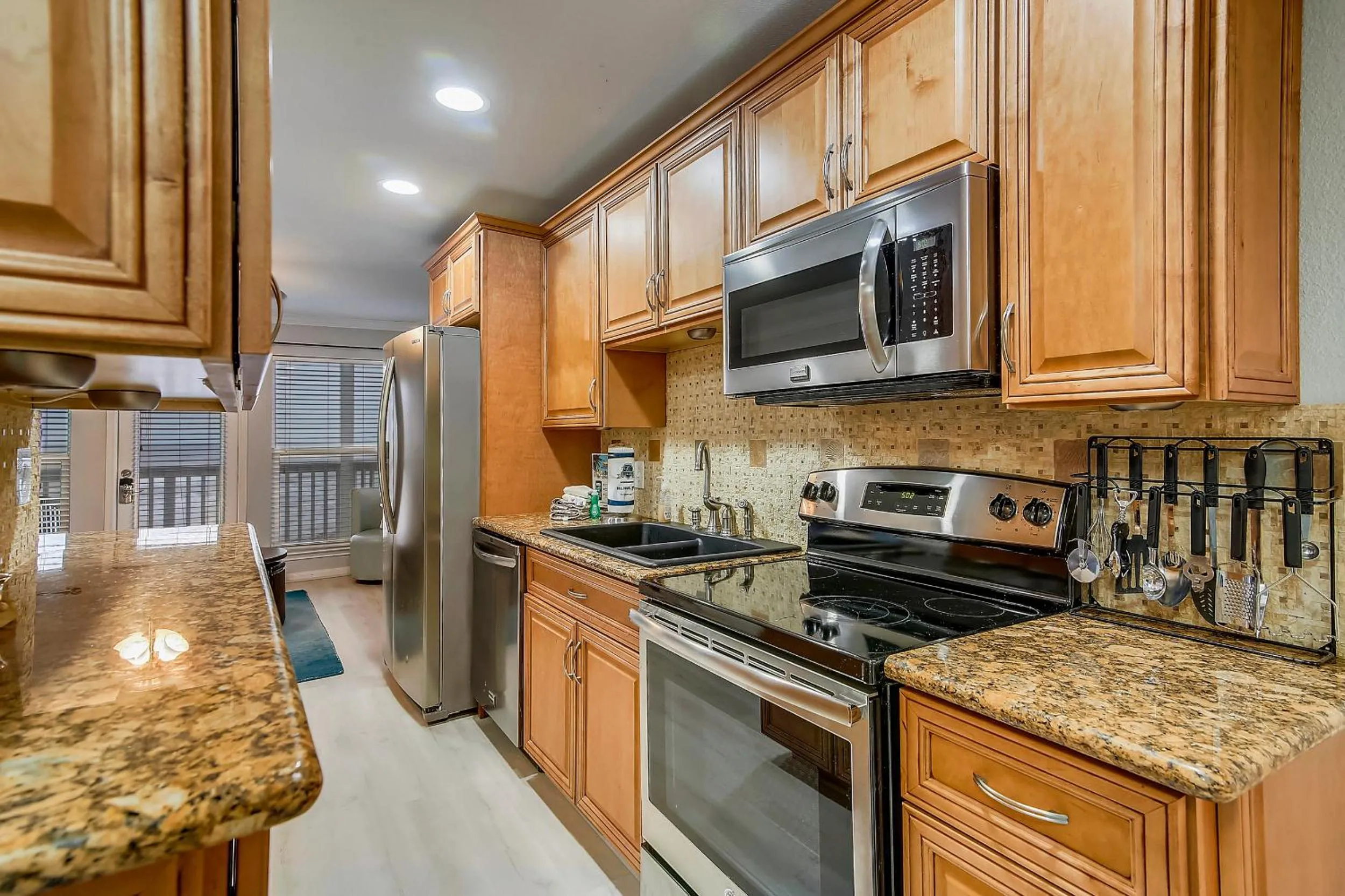 Kitchen or kitchenette in Seascape 1307-A Sunny Seahorse