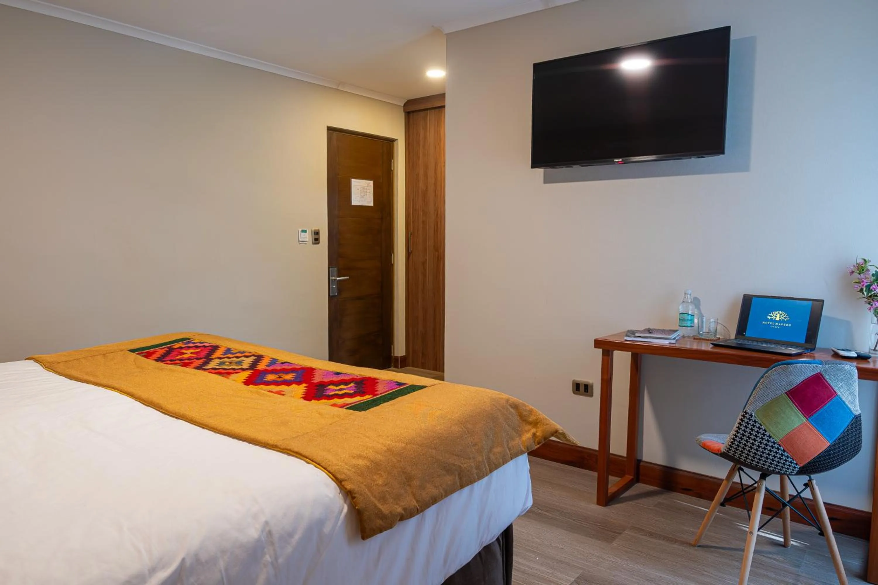 TV and multimedia, Bed in Hotel Madero Talca