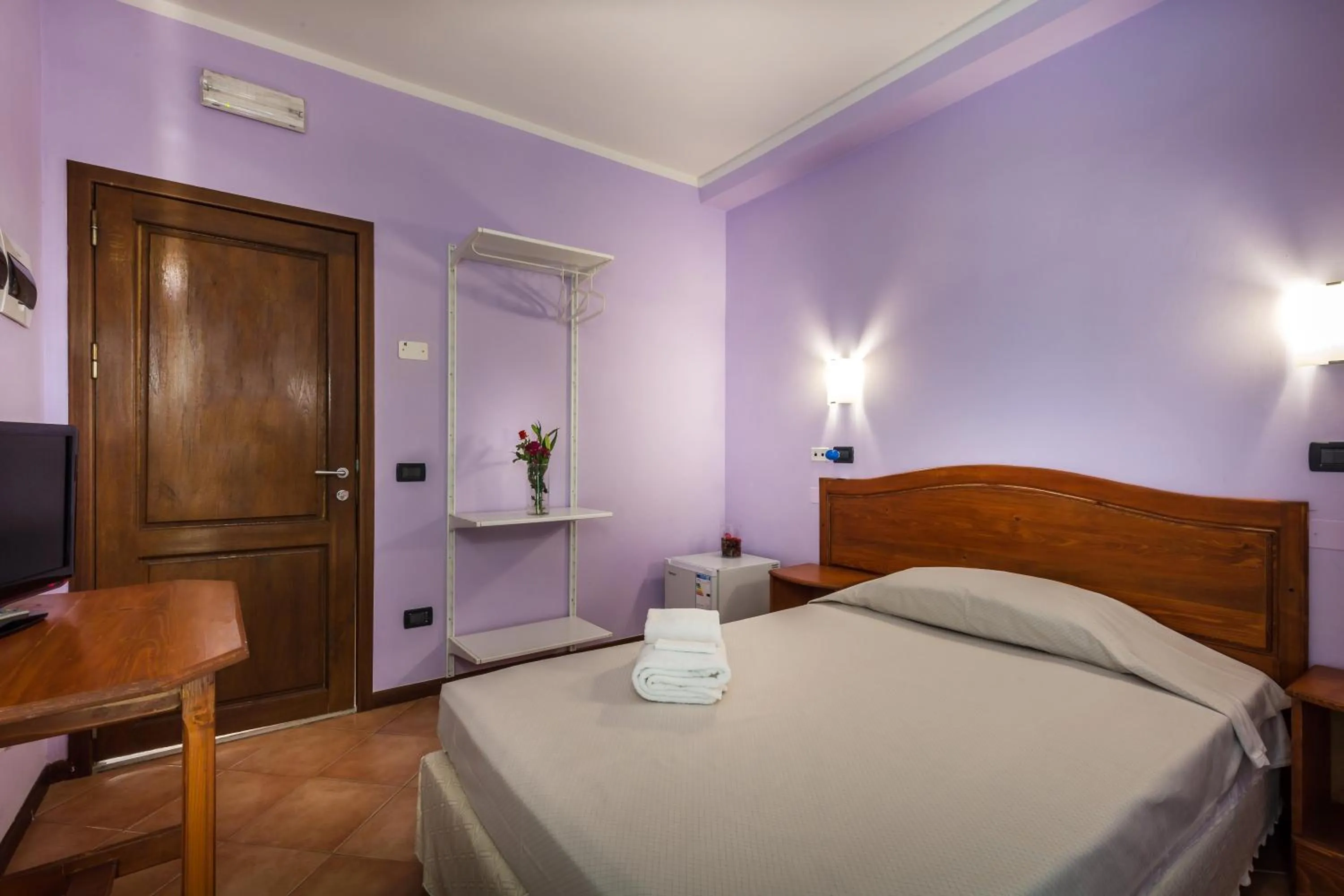 Photo of the whole room, Bed in Hotel Real