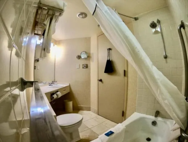 Bathroom in Hotel Mead Resorts & Conventions Center