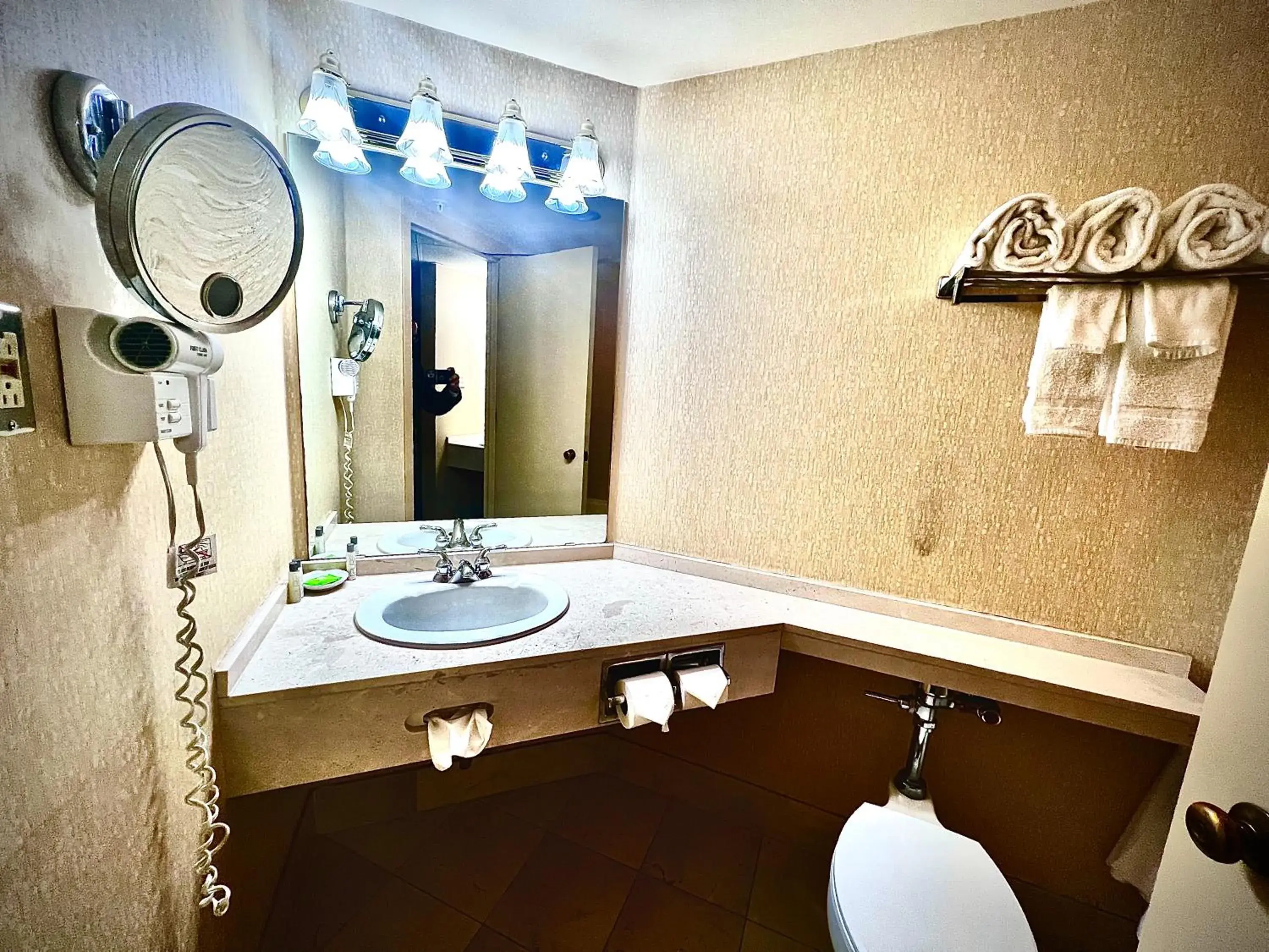 King Room - Disability Access in Hotel Mead Resorts & Conventions Center King Room - Disability Access in Hotel Mead Resorts & Conventions Center