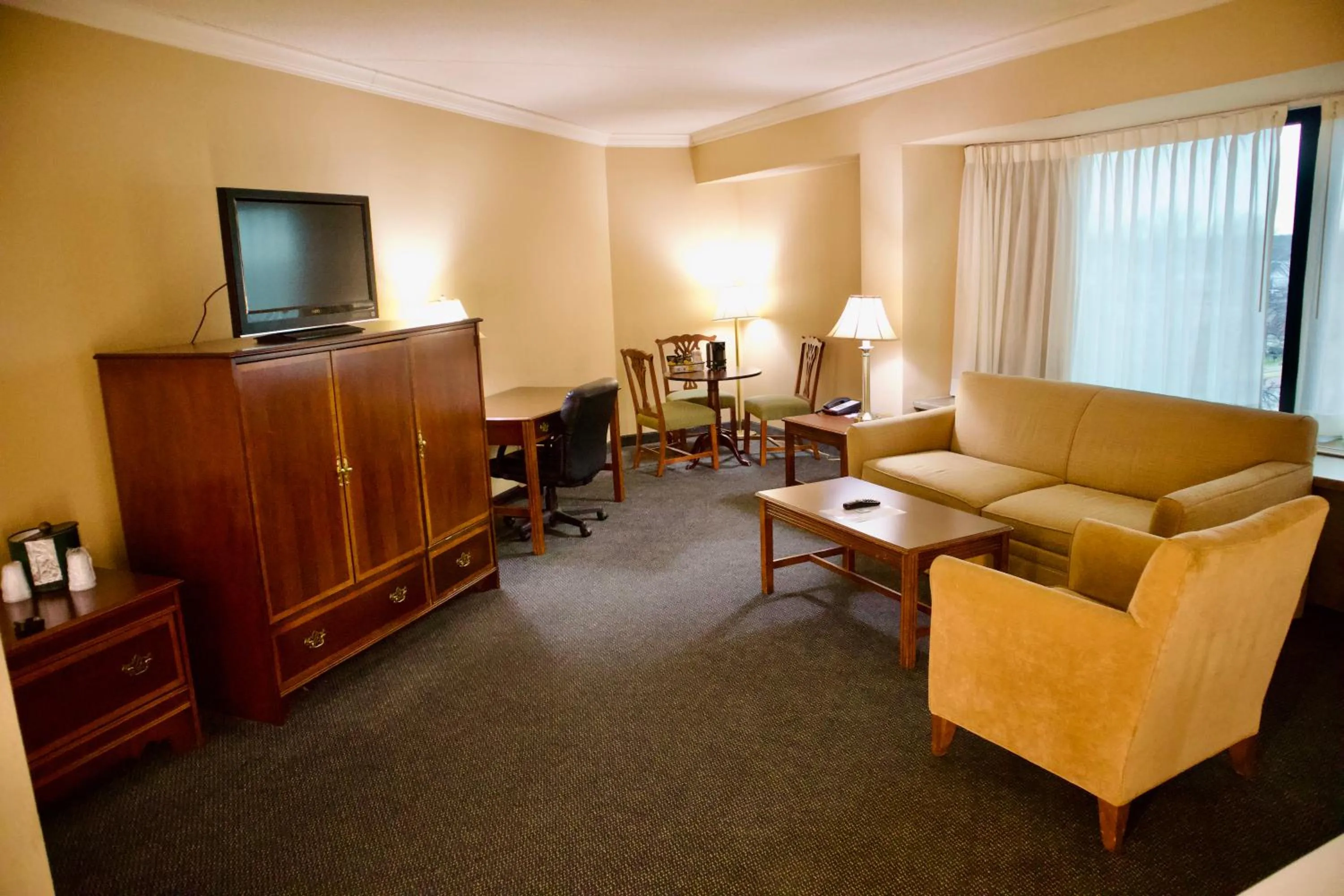 Living room in Hotel Mead Resorts & Conventions Center