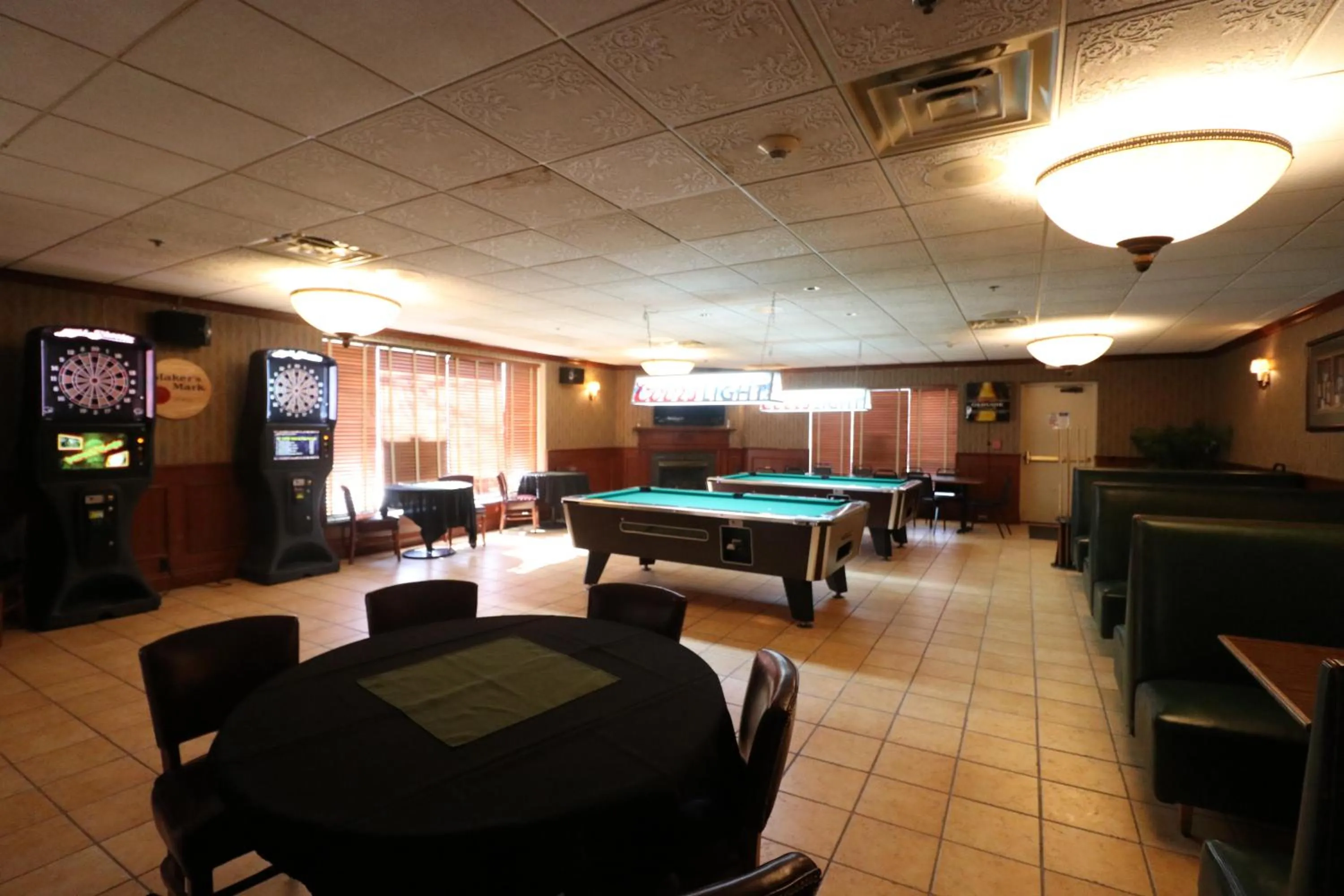 Communal lounge/ TV room in Hotel Mead Resorts & Conventions Center