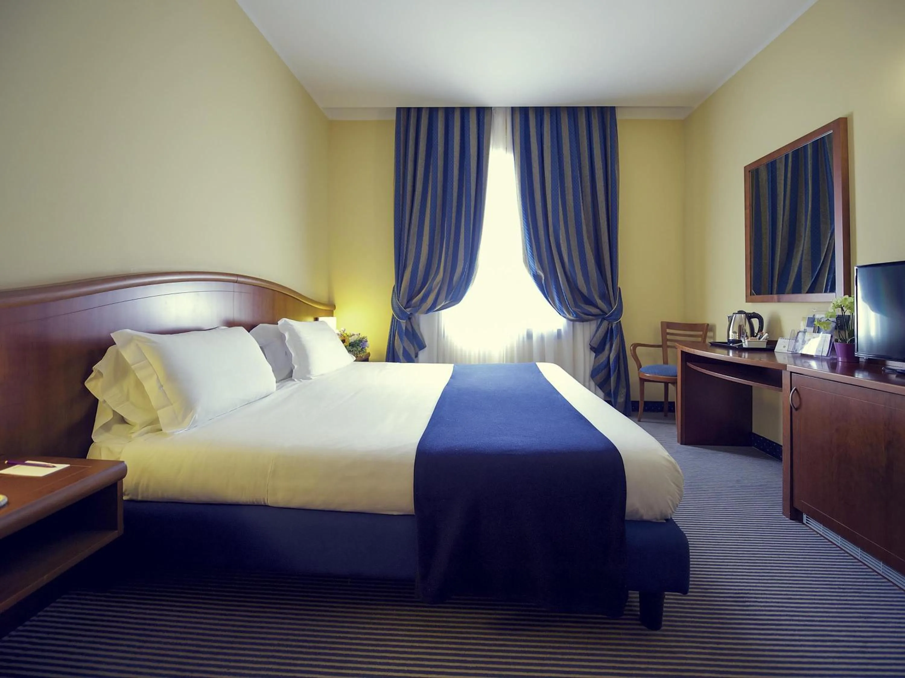 Bedroom, Bed in Mercure Genova San Biagio