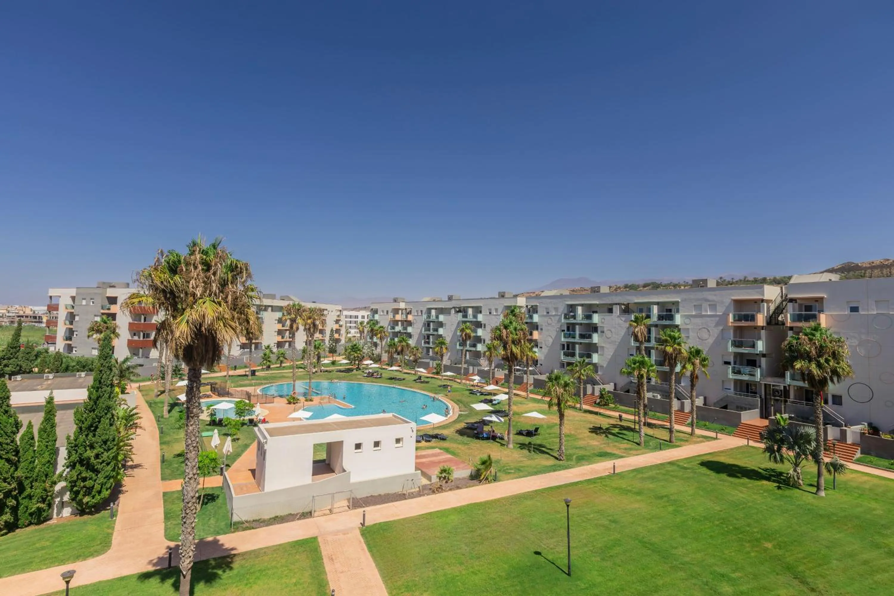 Swimming pool in Apartamentos Moon Dreams Almerimar