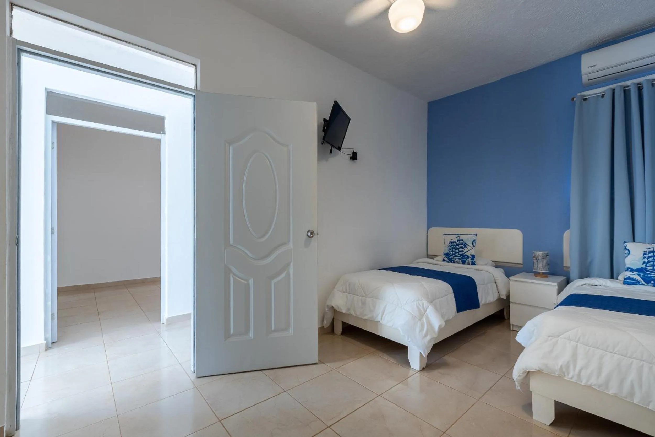 Bed in EDMA APARTAHOTEL