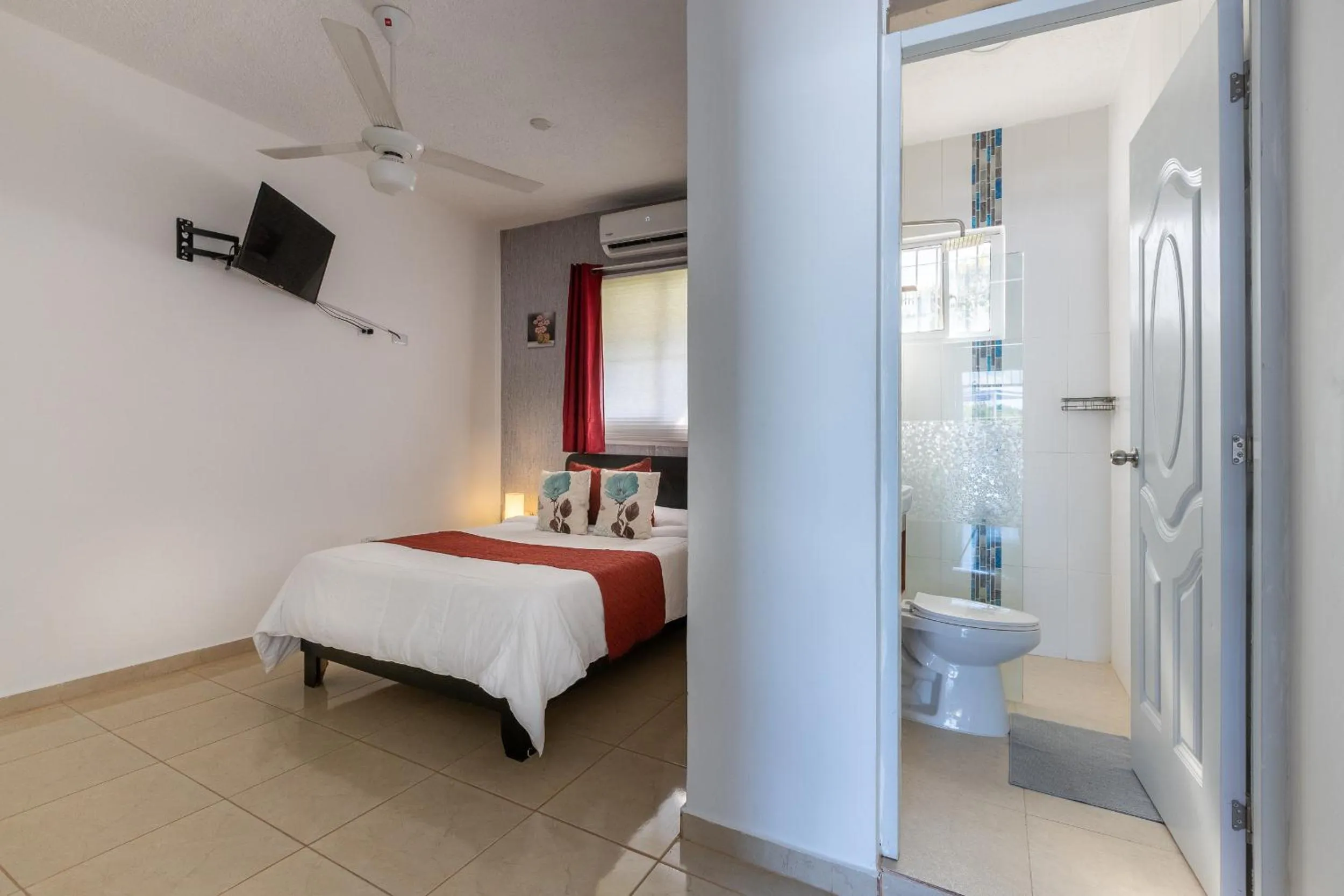 Bed in EDMA APARTAHOTEL