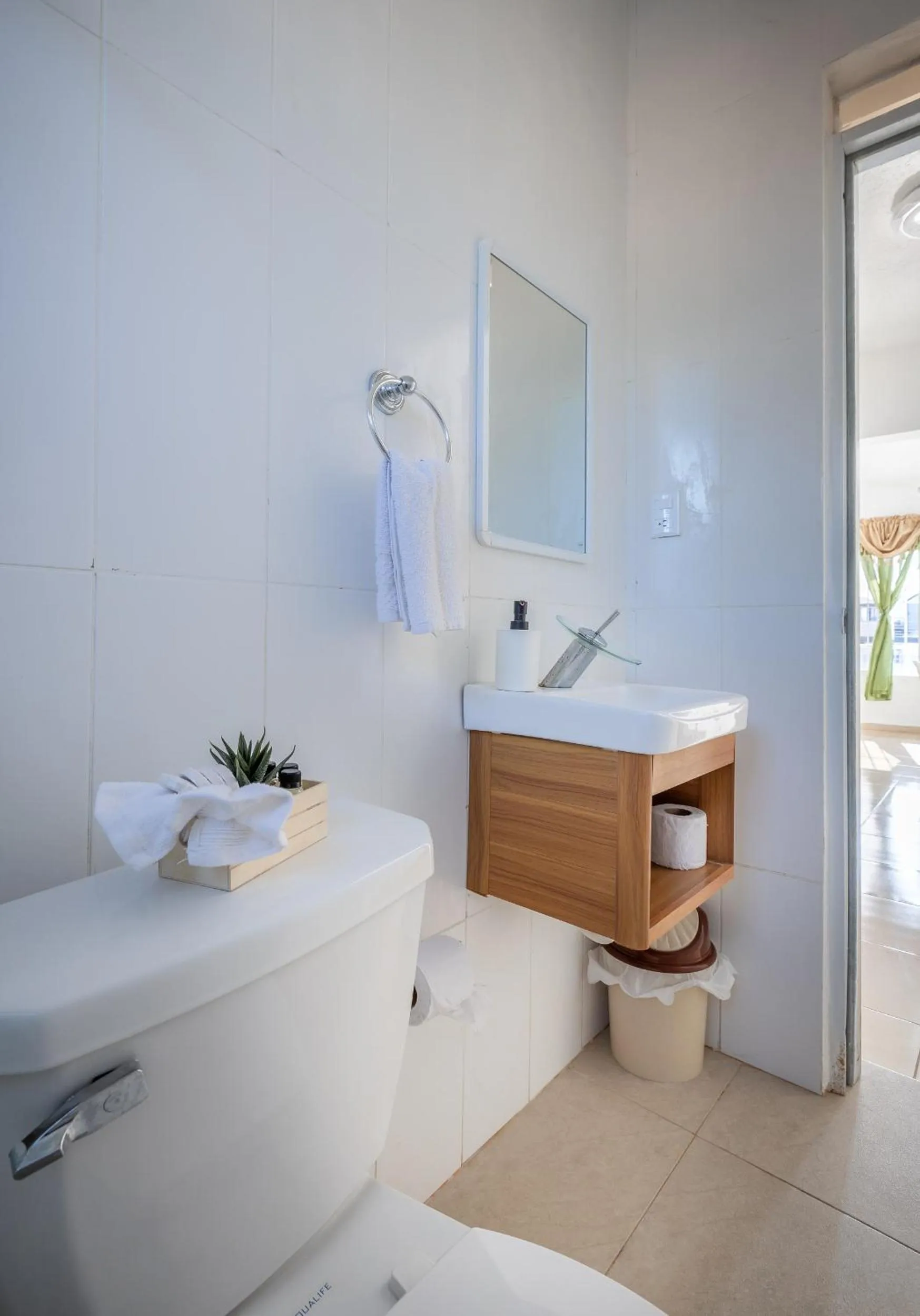 Toilet in EDMA APARTAHOTEL