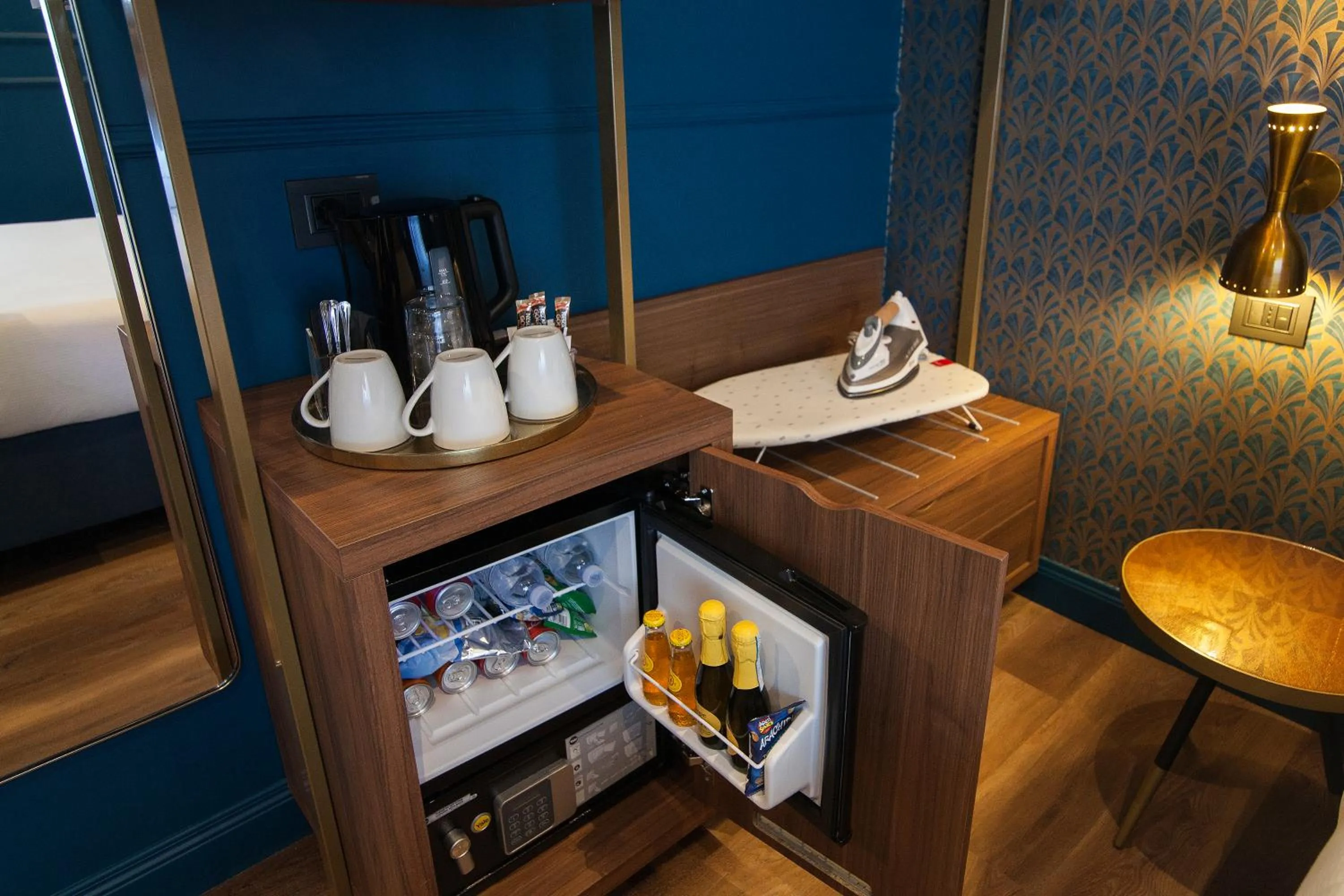 Coffee/tea facilities in Seven Suites