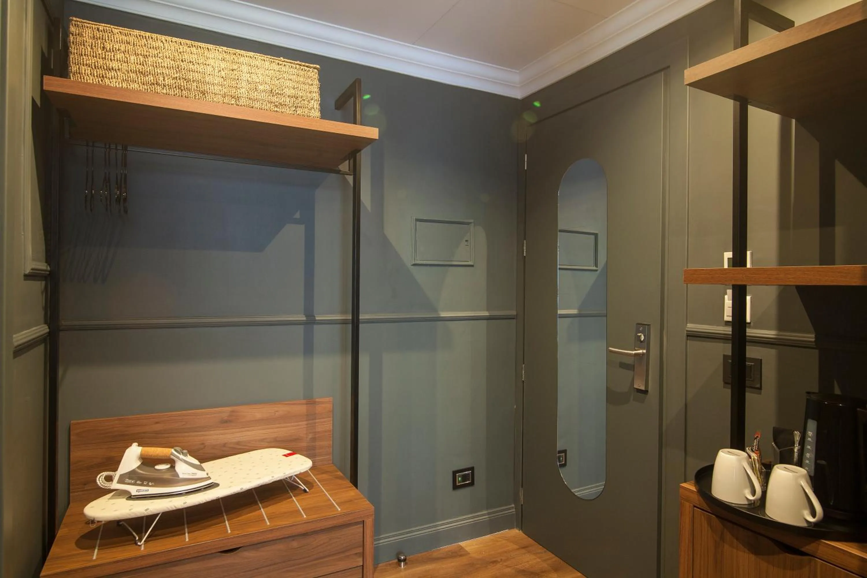 Coffee/tea facilities in Seven Suites