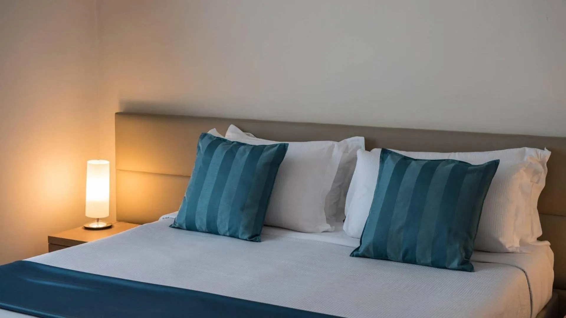 Bed in PHI Park Hotel Alcione