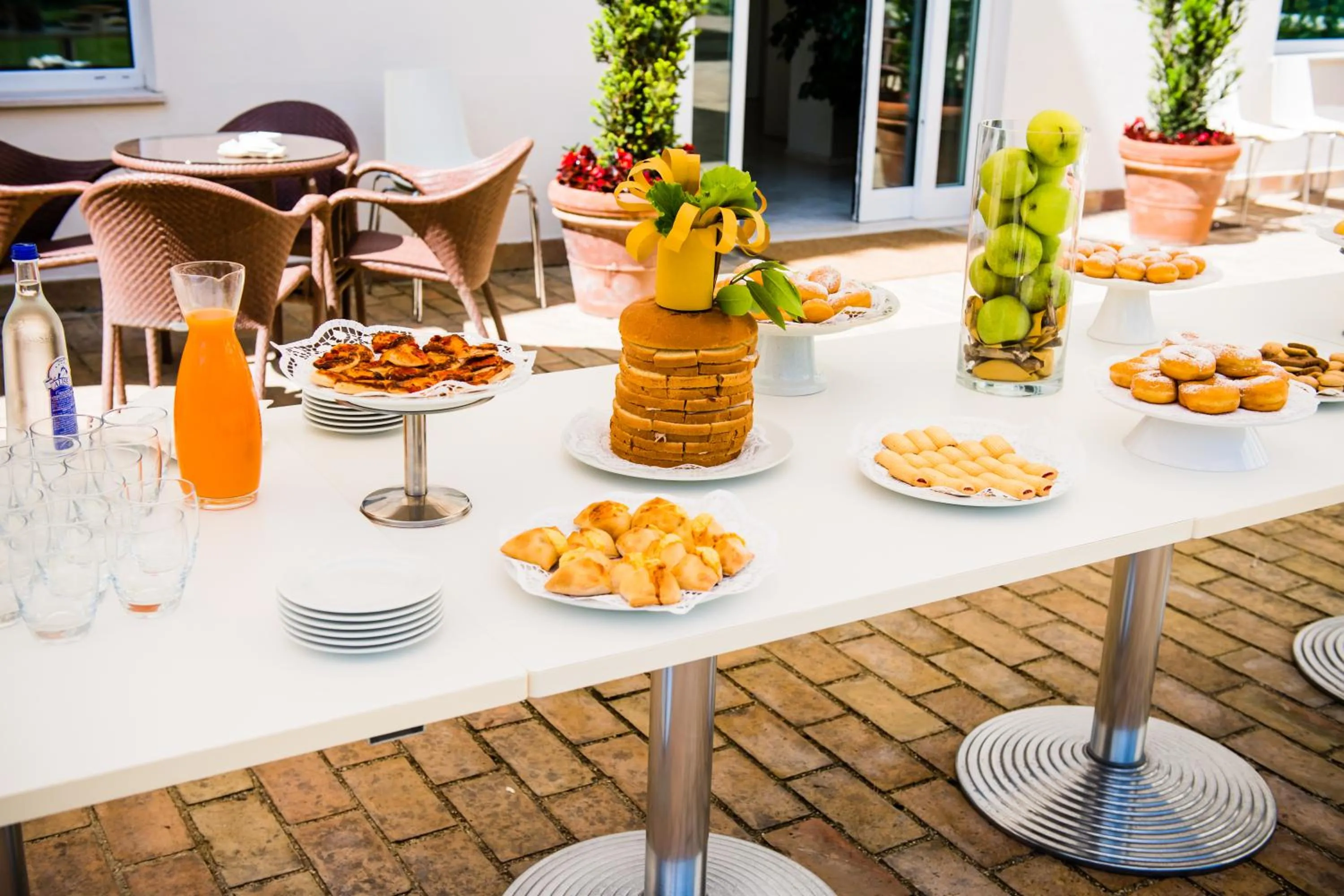 Food and drinks in PHI Park Hotel Alcione