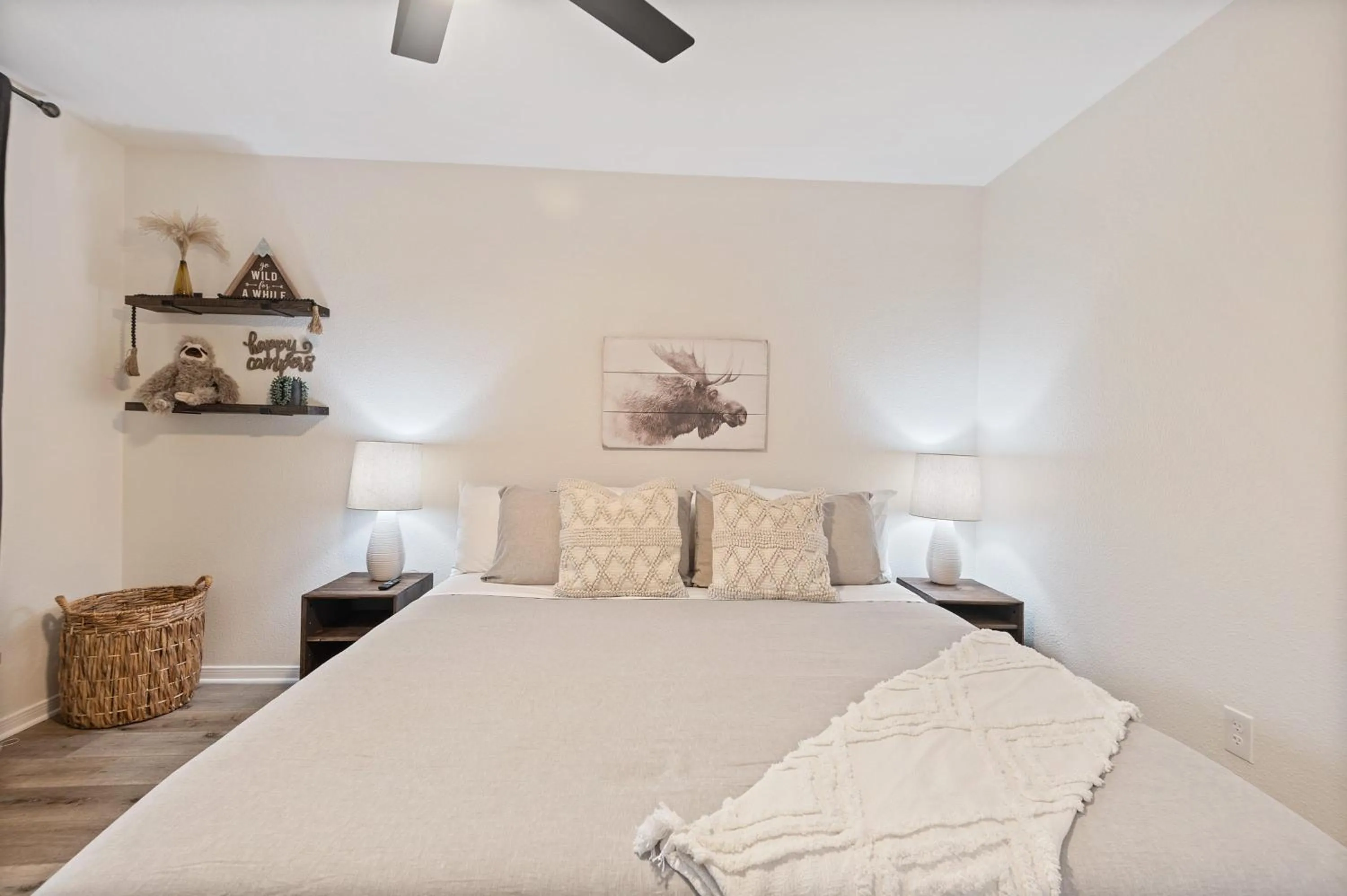 Bed in Lake Marble Falls Waterfront, House, Wet Slip, Huge Yard