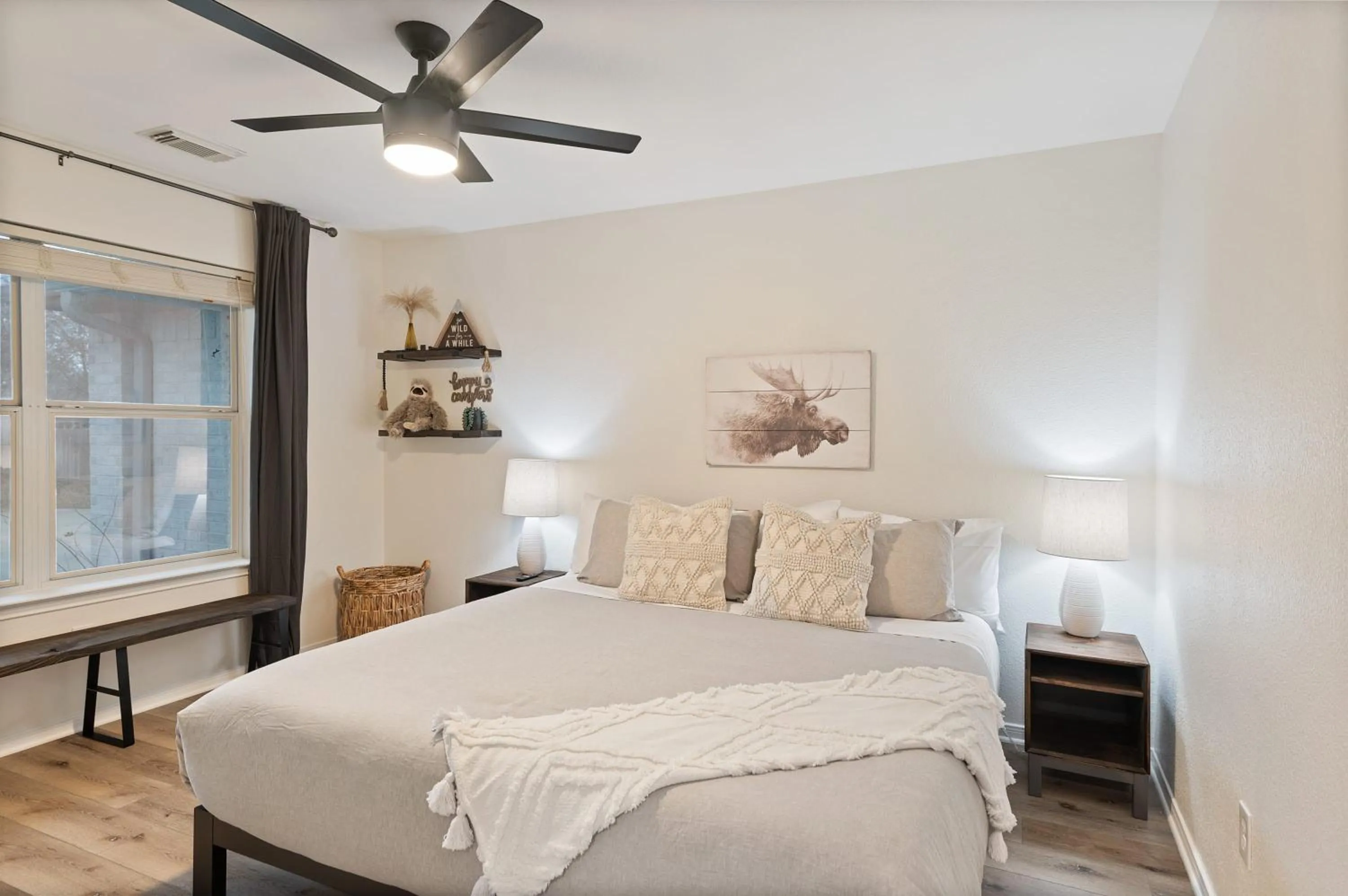 Bed in Lake Marble Falls Waterfront, House, Wet Slip, Huge Yard