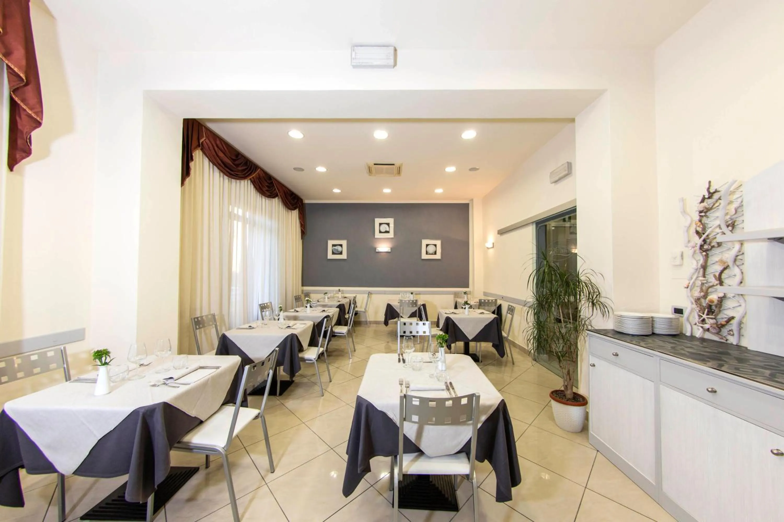 Restaurant/places to eat in Hotel Playa