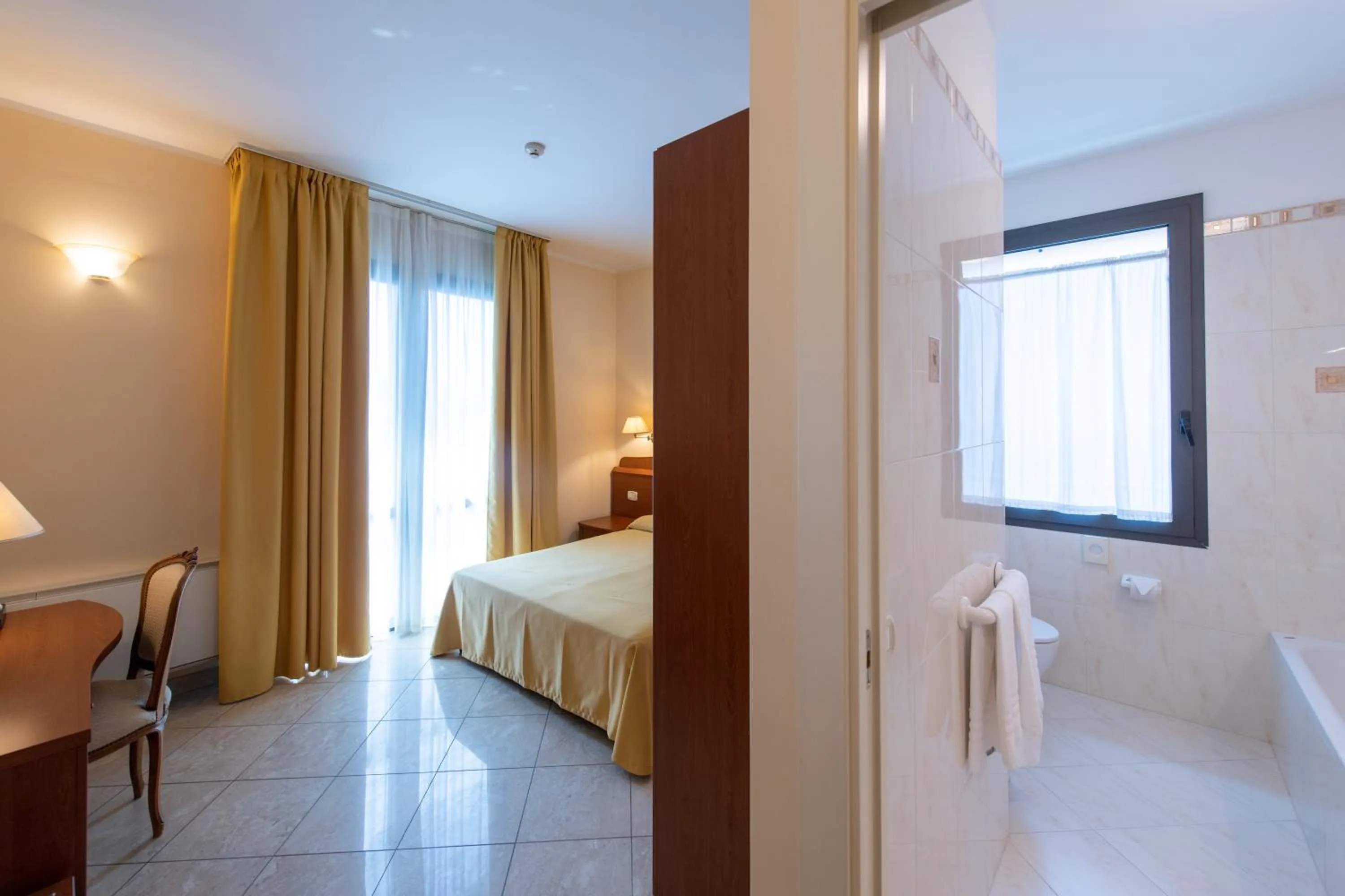 Bed in Hotel Ambasciata Venice - Atika & Atif