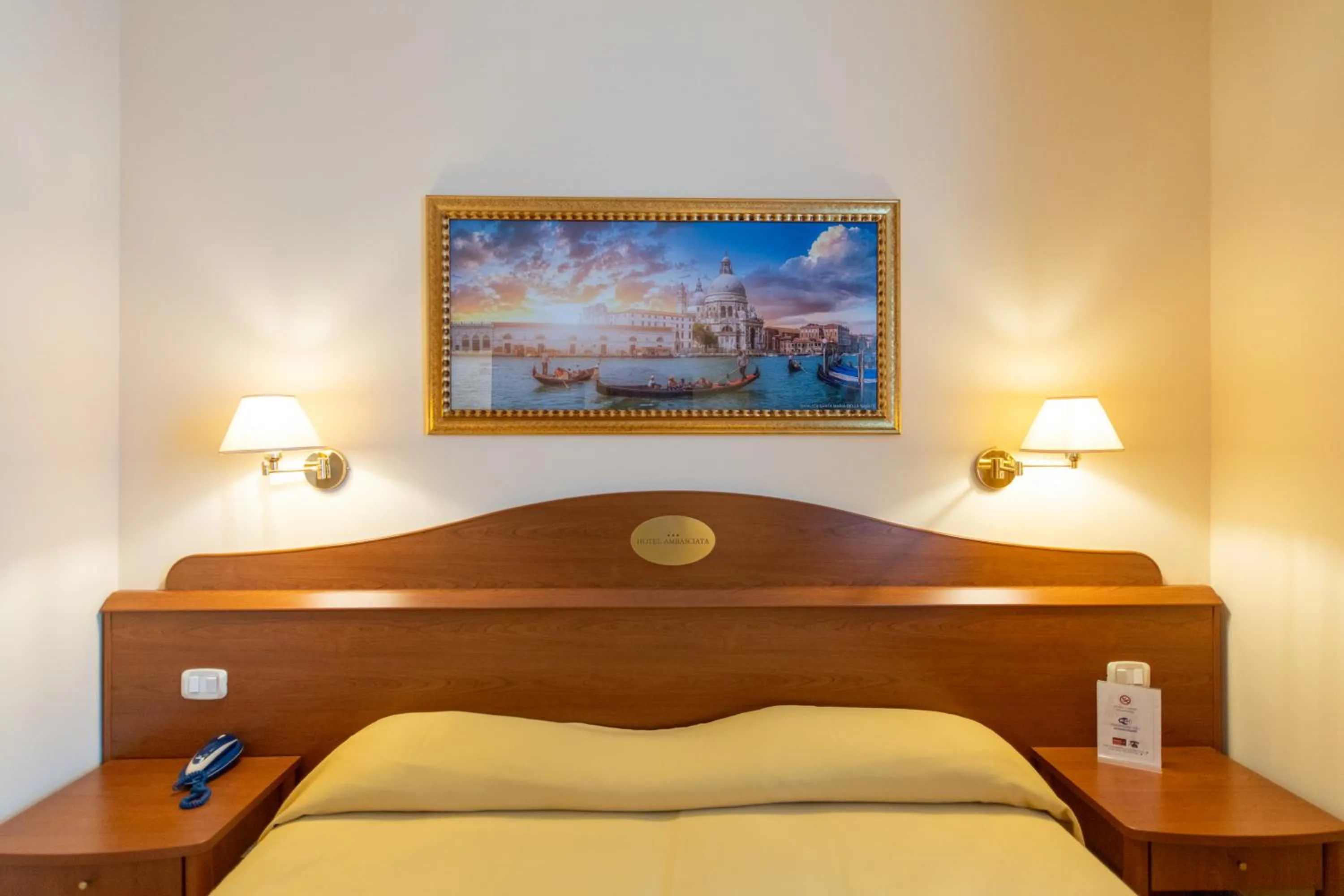 Bed in Hotel Ambasciata Venice - Atika & Atif