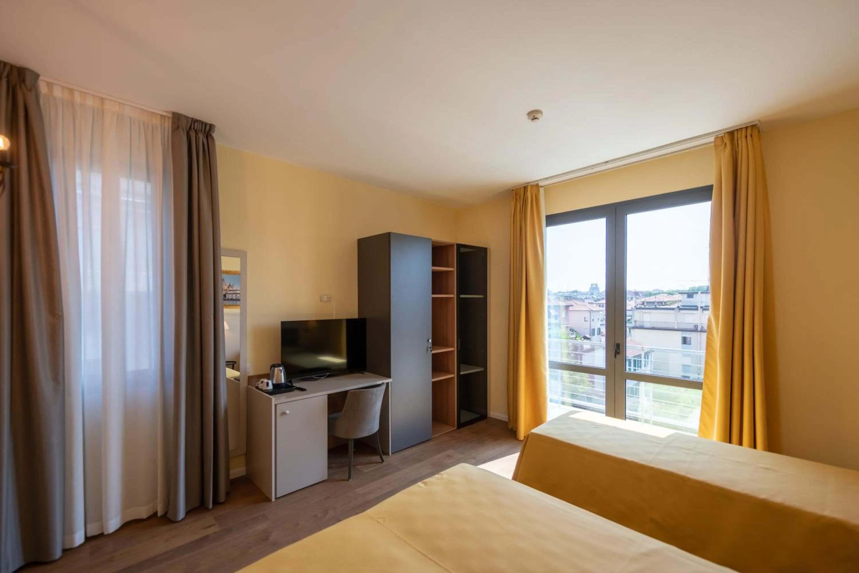 Bed in Hotel Ambasciata Venice - Atika & Atif